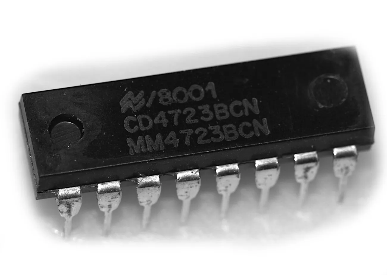 Dual 4-Bit Addressable Latch DIP-16