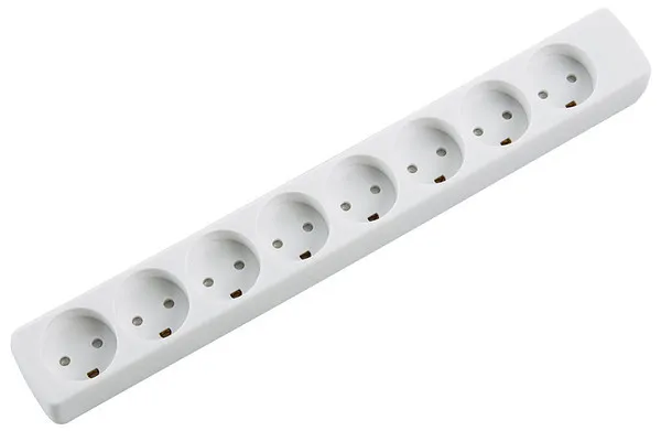 8-Stikdåse for  runde stikpropper MED jord. Hvid uden kabel