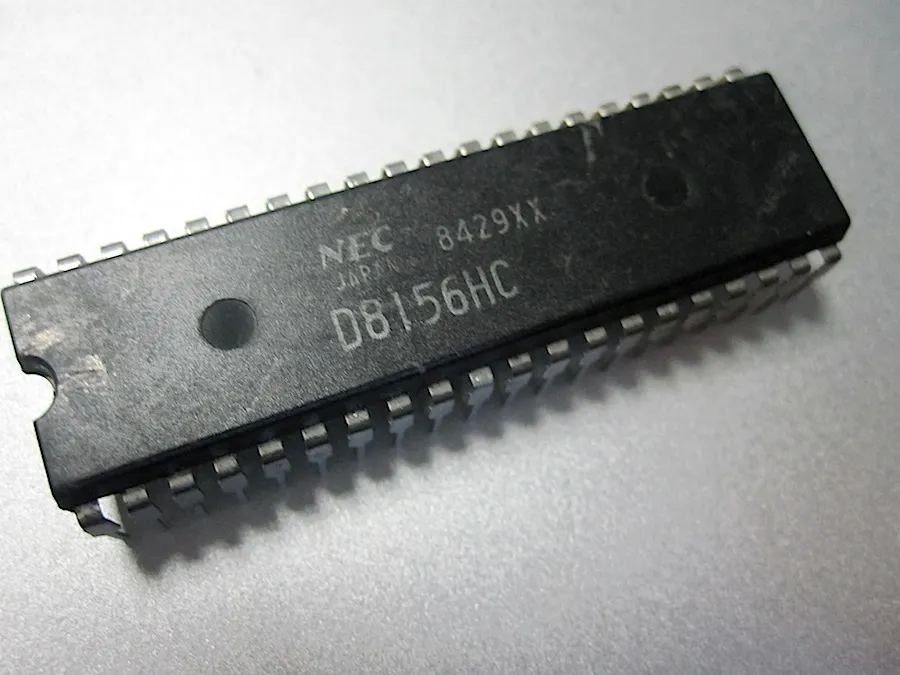 2048K statisk RAM med I/O port og timer DIP-40