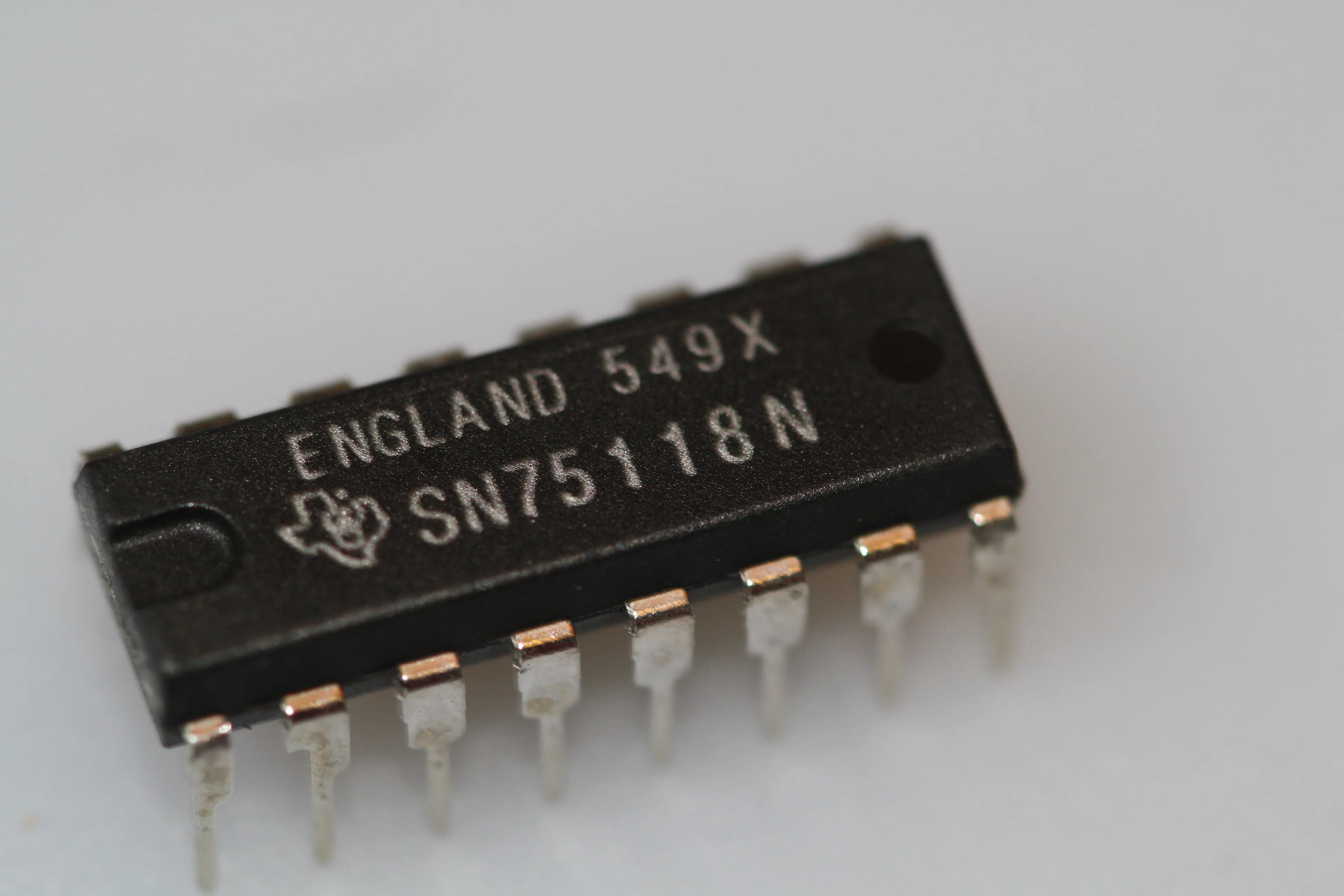 Differential Line Transceiver DIP-16