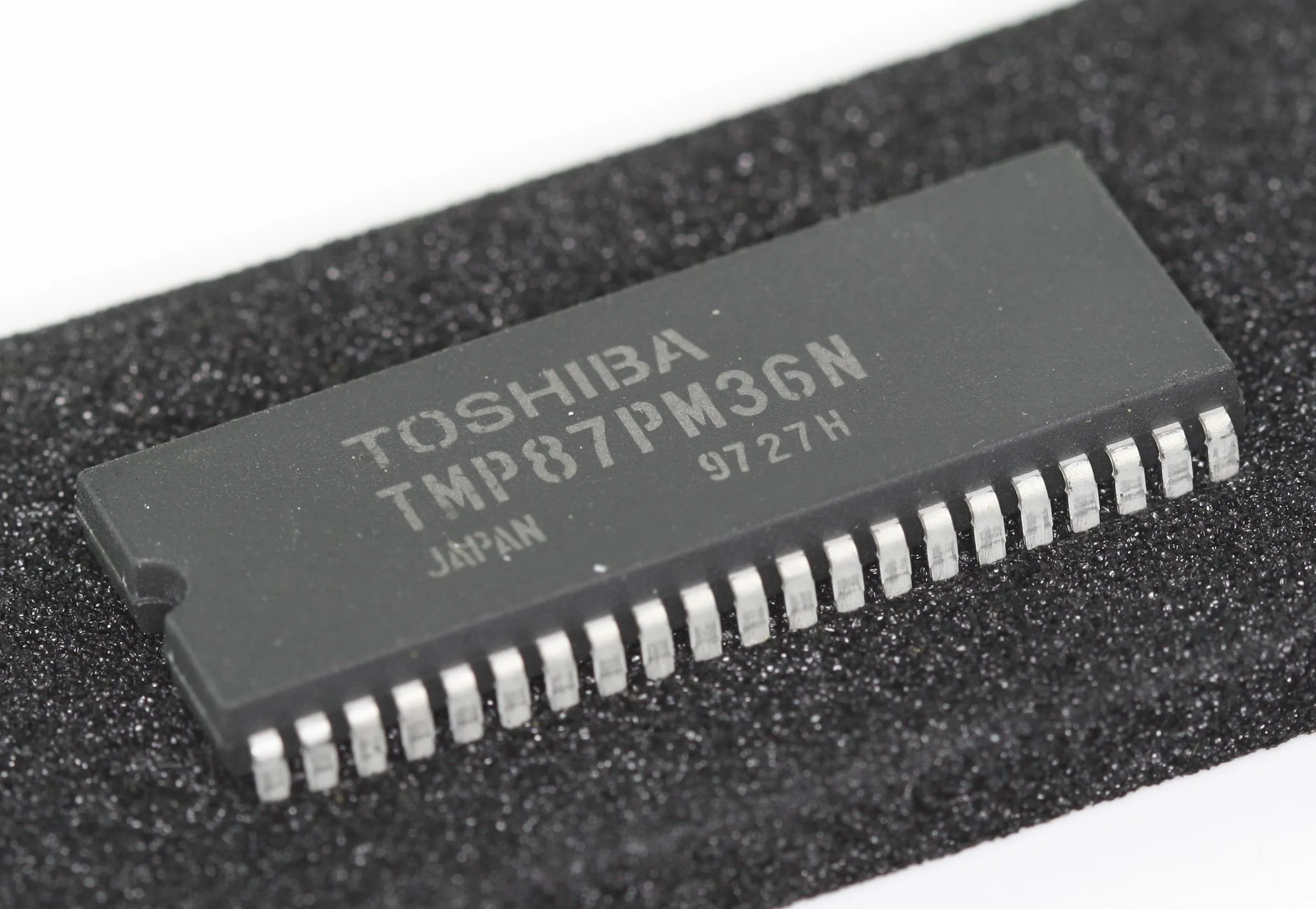 IC DIL42