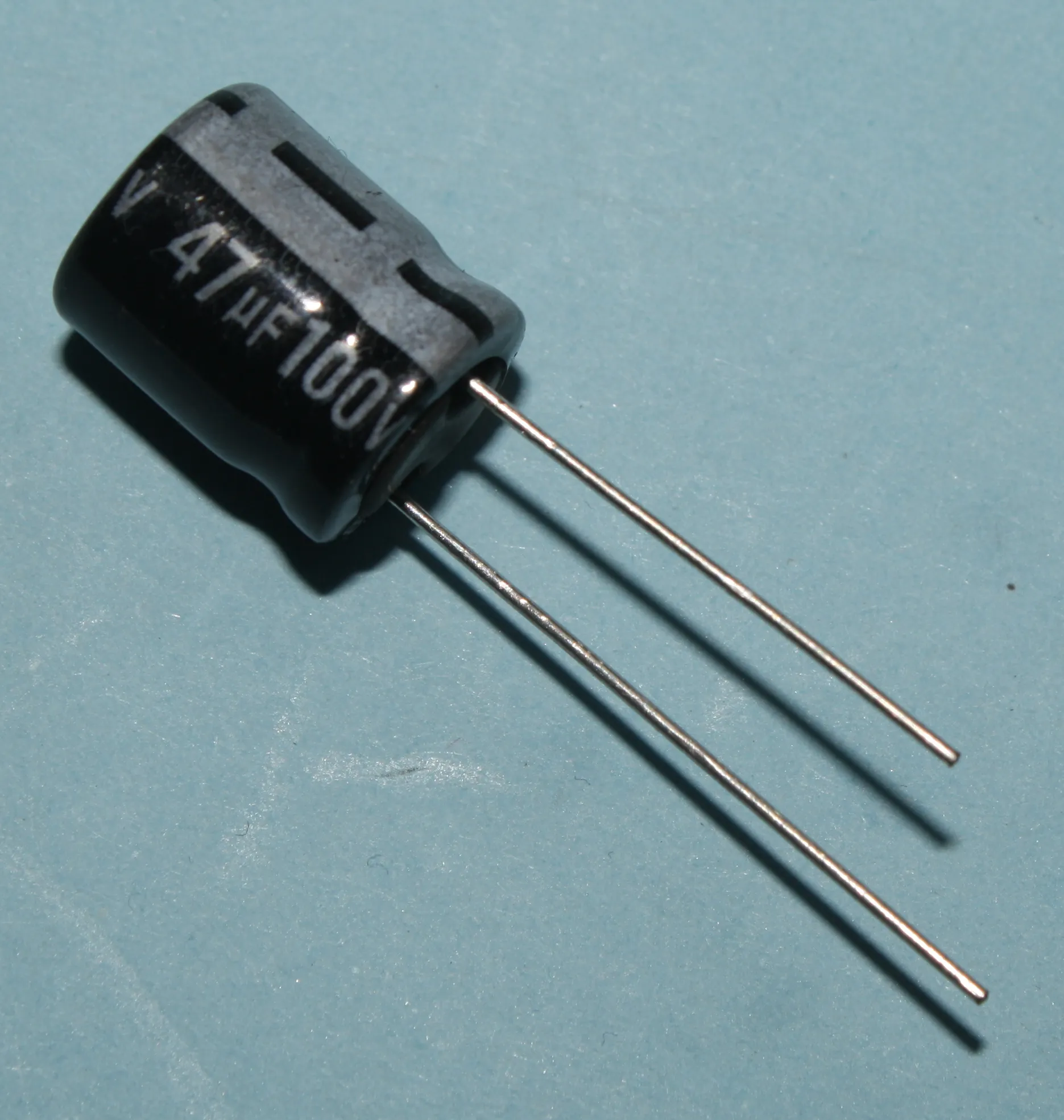 Capacitor 47µF/100VDC-P5-10x12