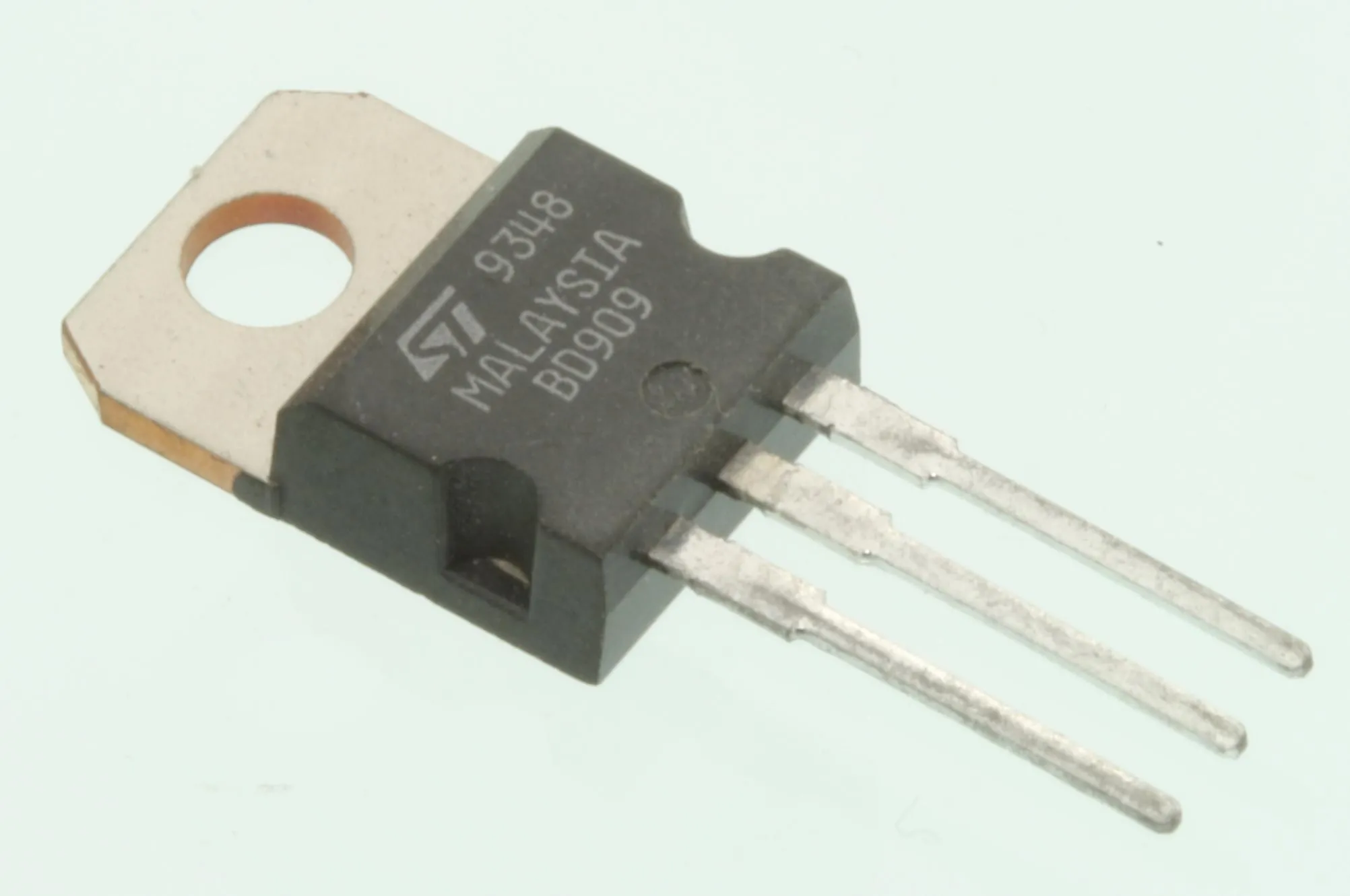 PNP  45V 5A 40W TO-220