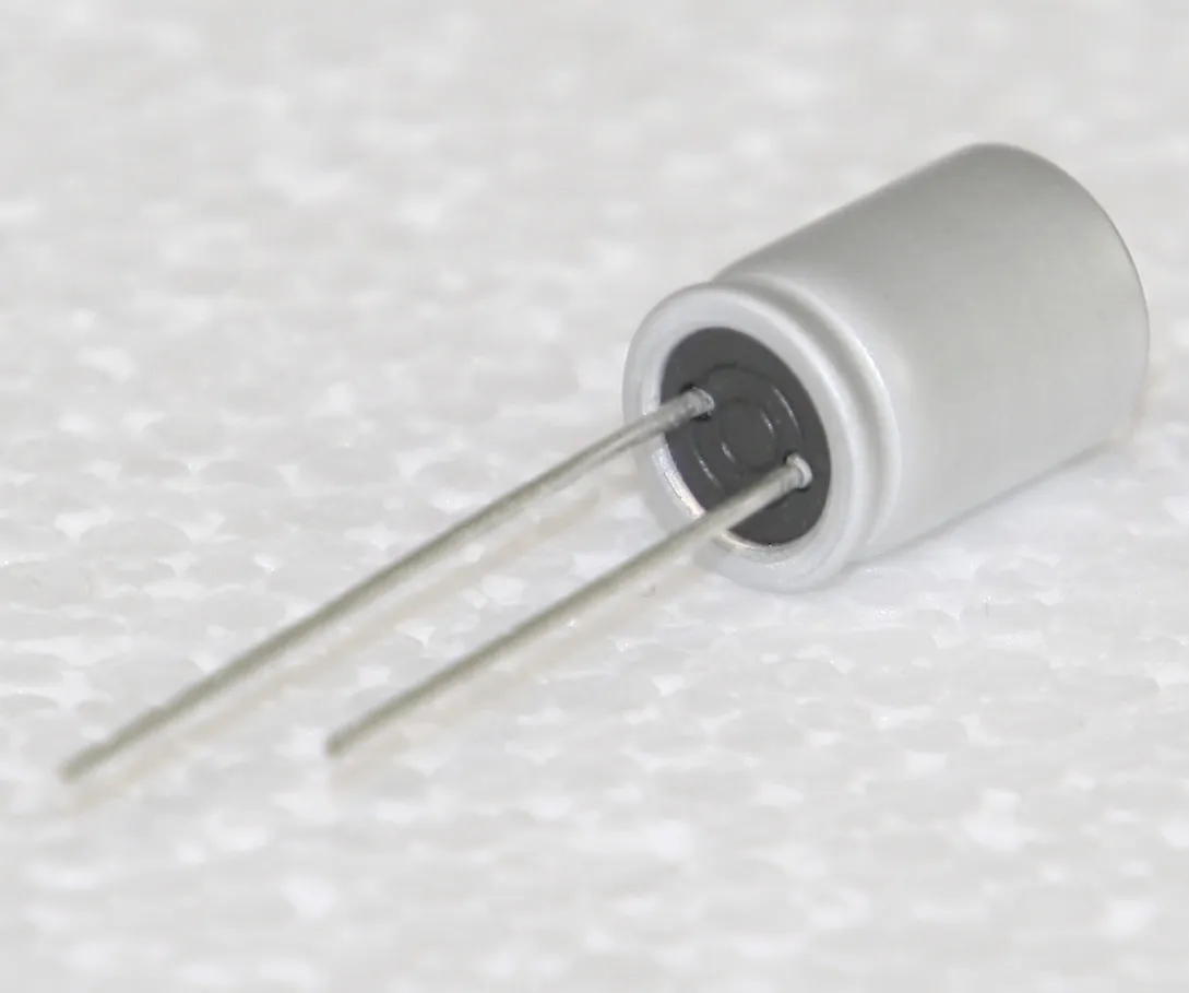 Capacitor: polymer; 82uF; 35VDC; ESR: 20mΩ; SEPF; THT; ±20%; Ø8x12mm