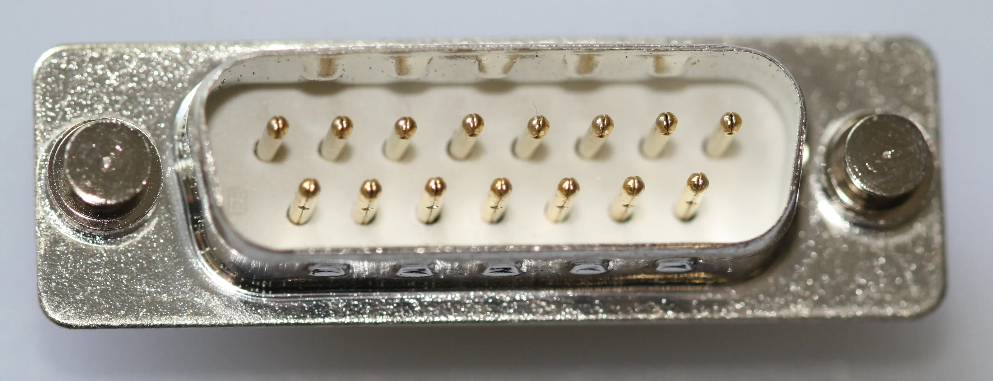 D-Sub-Plug 15-Pole Solder Cup with LOCKING SCREW