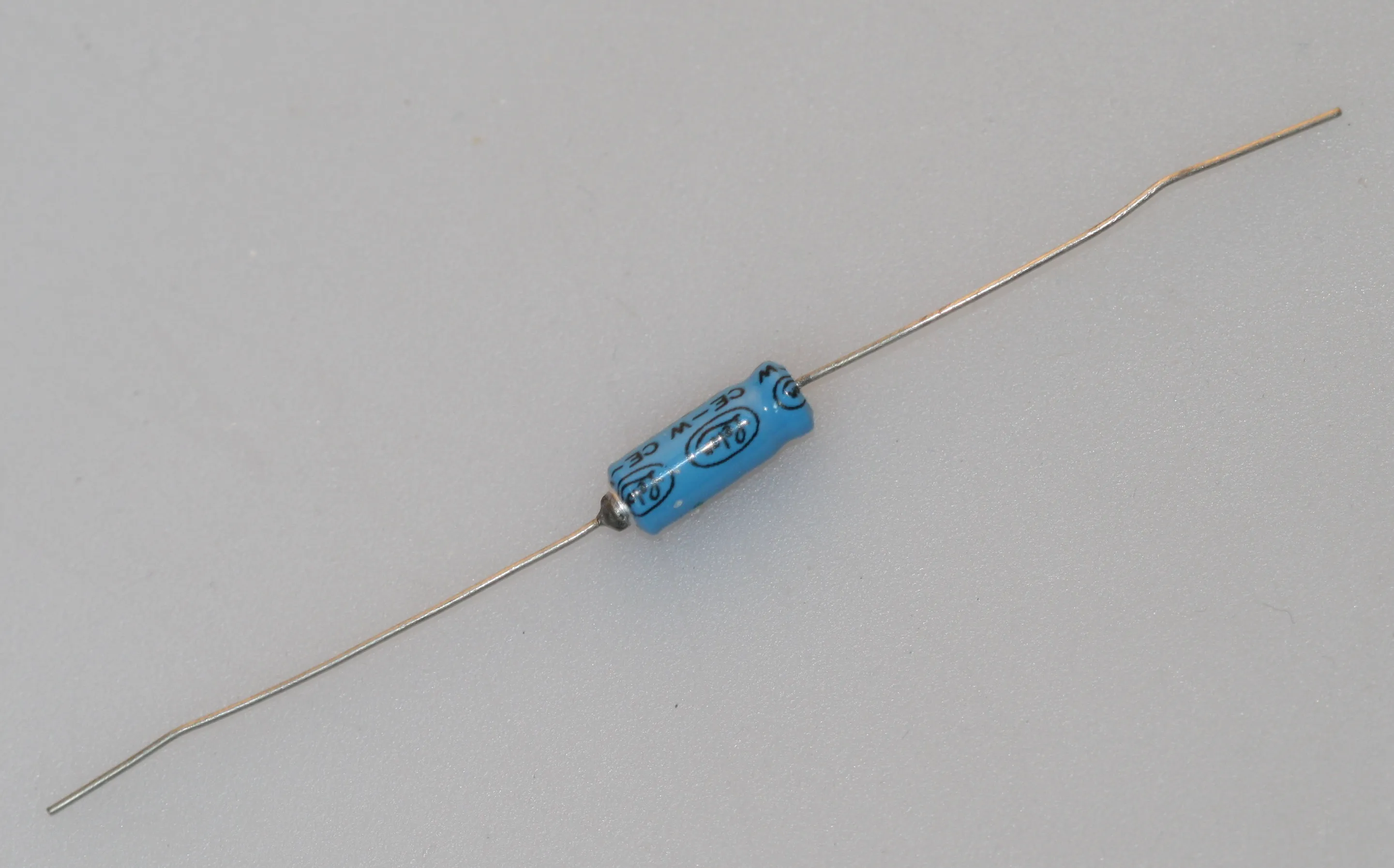 El-Capacitor 0,68µF/63V-5x14mm