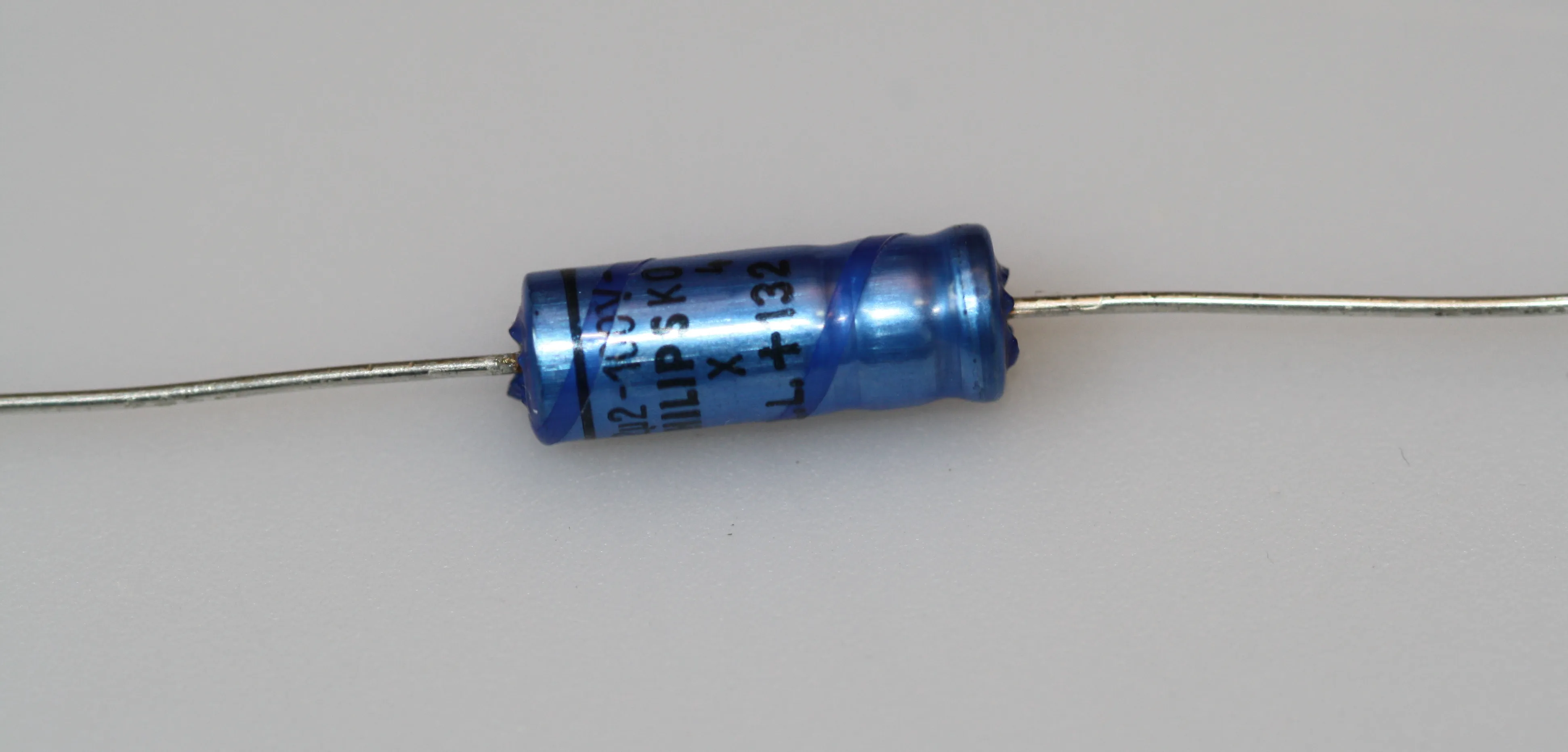 El-Capacitor 2,2µF/100V-6,3x18mm