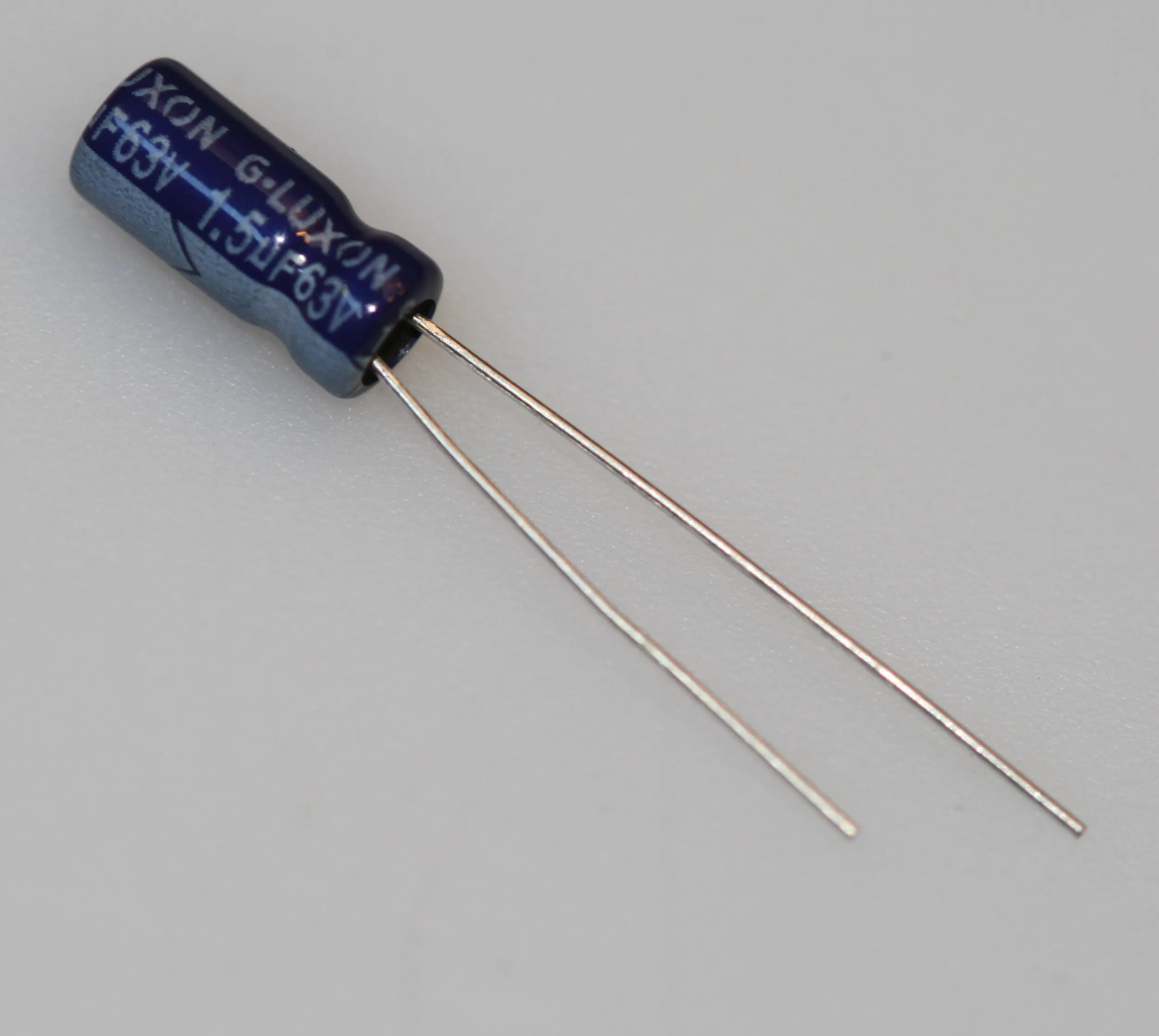 El-Capacitor 1,5µF/63V-P2,5-5x11mm