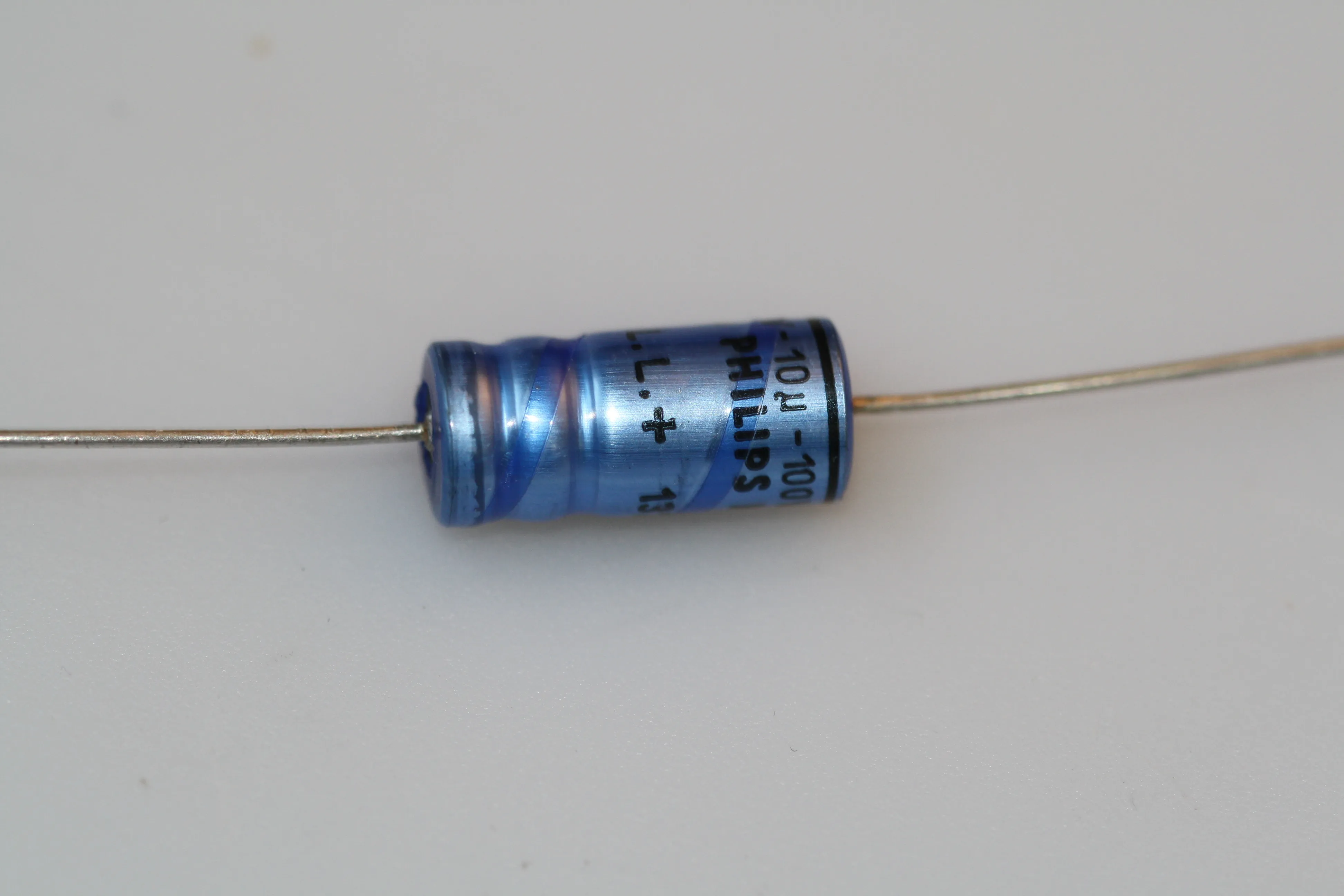 El-Capacitor 10uF/100V-8x18mm
