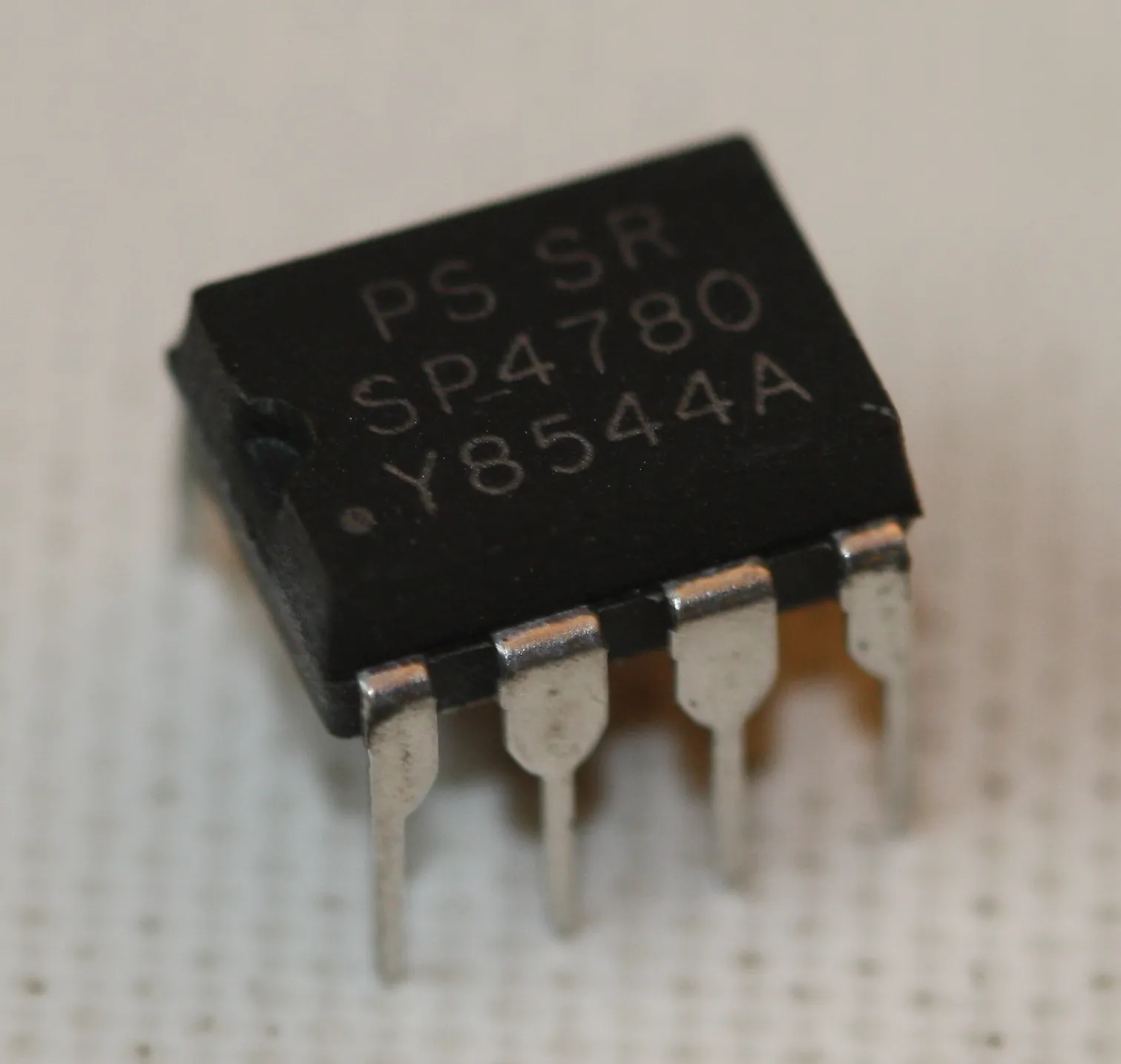 Fixed-Modulus Frequency Divider DIP-8