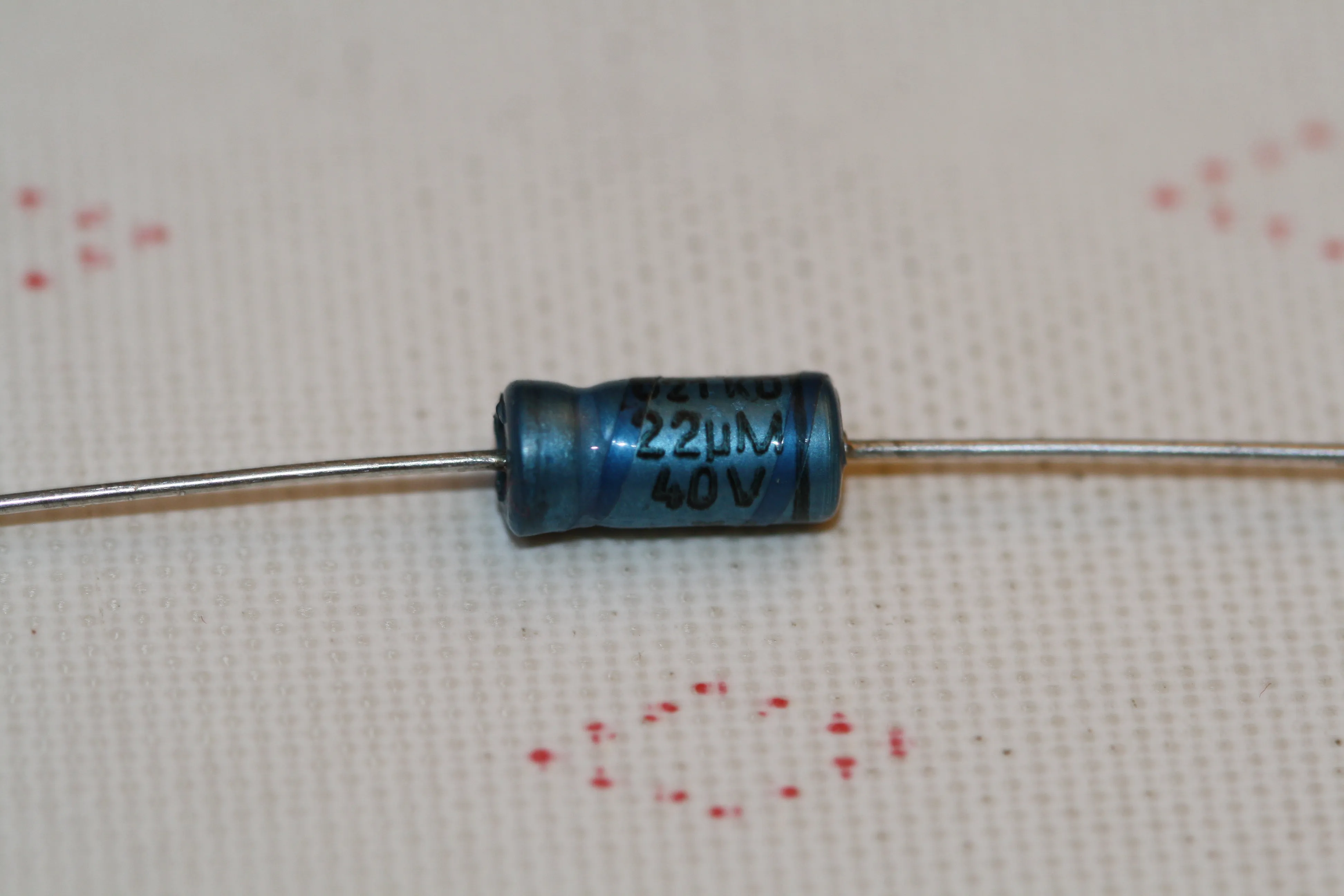 El-Capacitor 22µF/40V-5x10,5mm