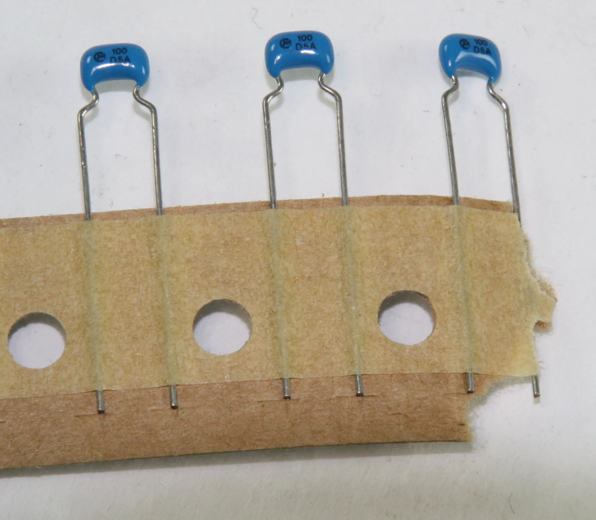MLC Capacitor 10pF 100V 0,5% NP0 P5,08
