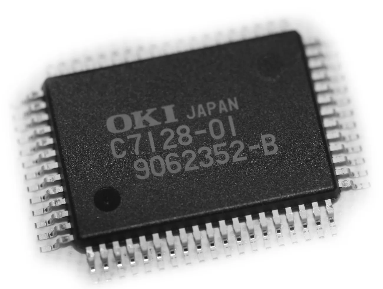 5 x 7-Dot Character x 16-Digit Display Controller/Driver QFP64