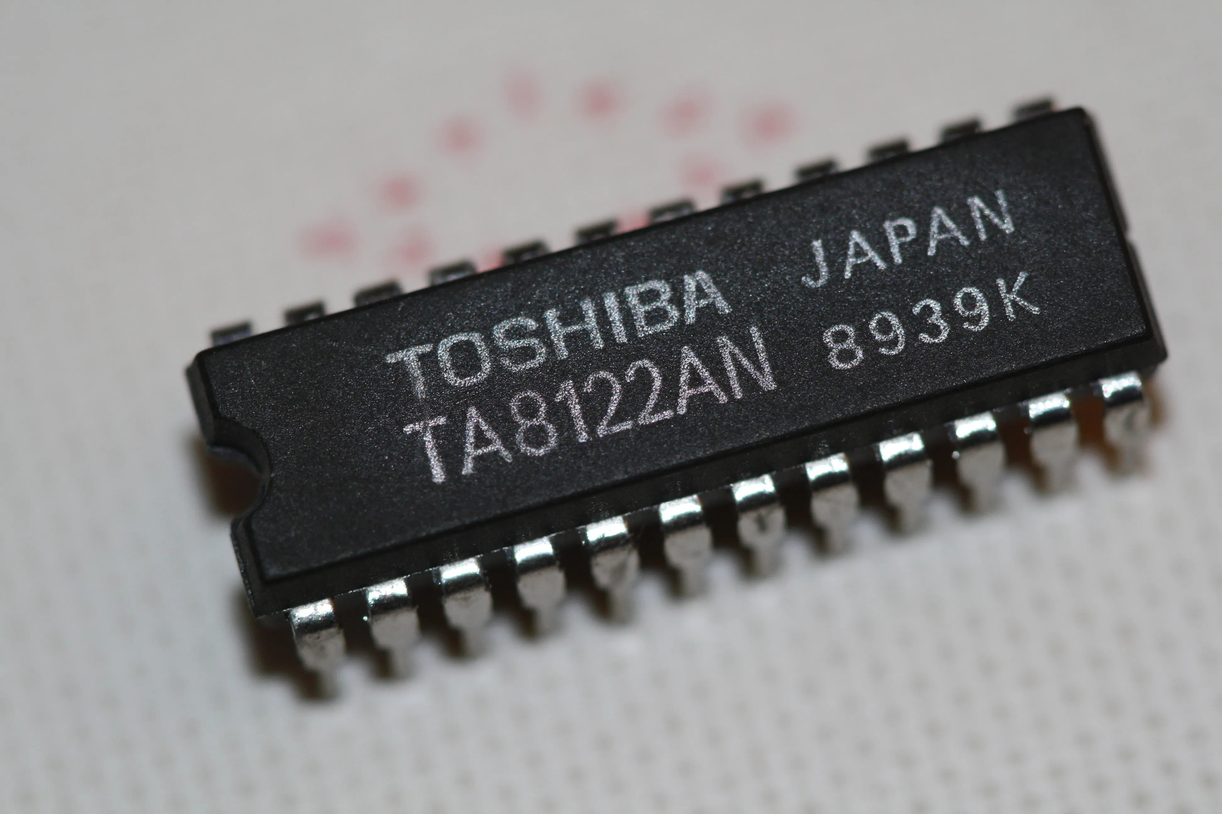 3V AV / FM 1Chip Tuner IC SDIP-24