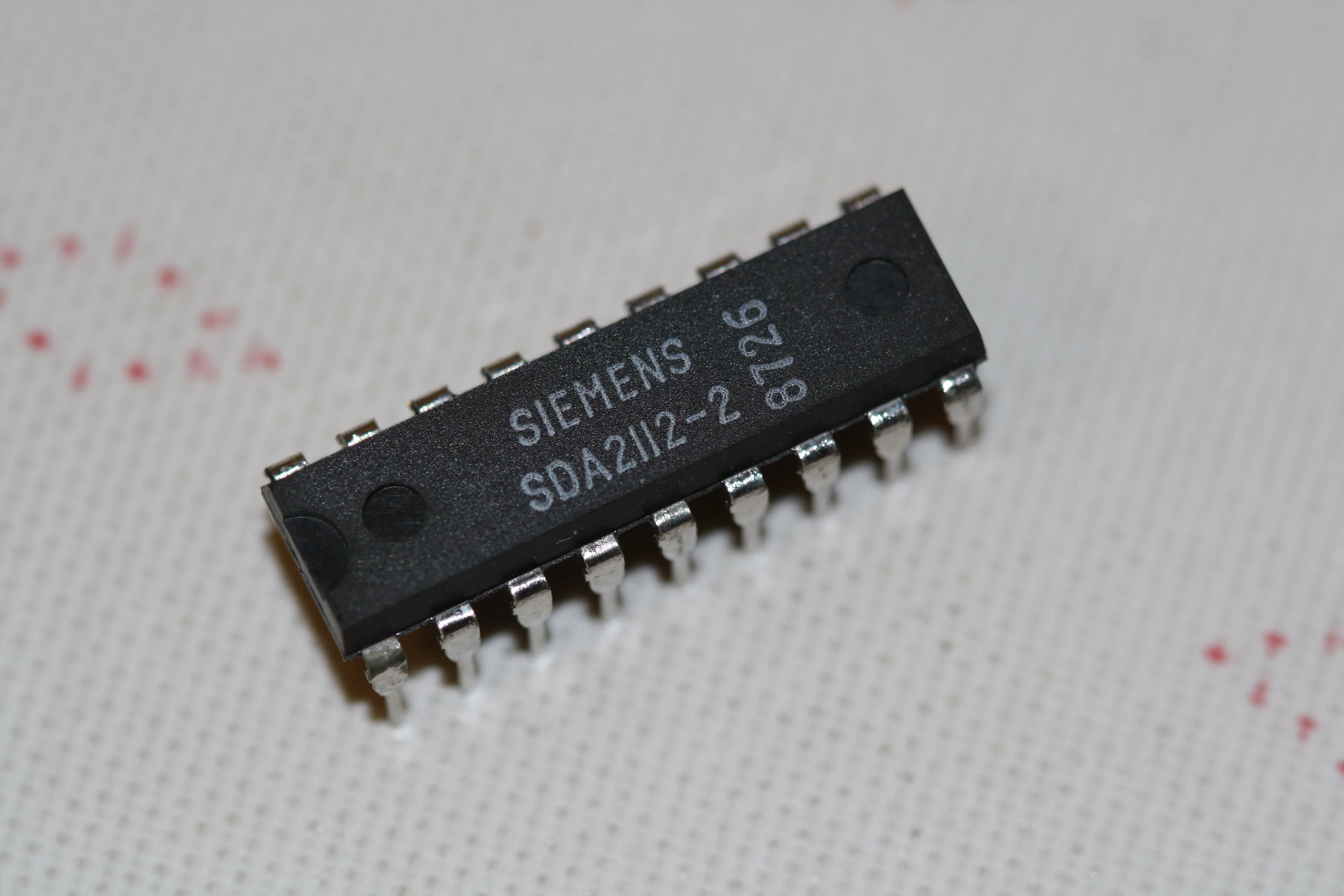 TV PLL for 125 kHZ Resolution DIP-18