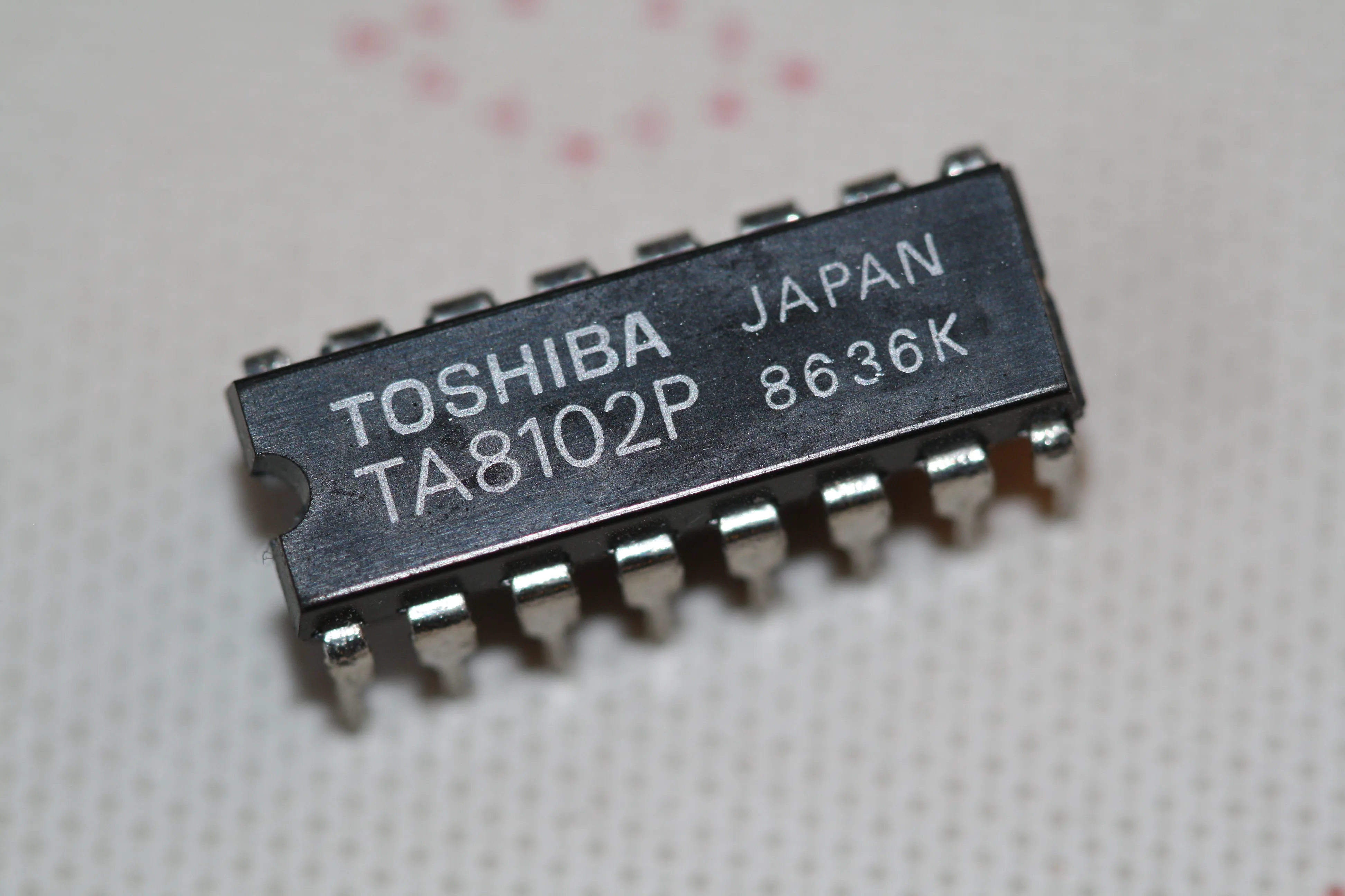 V(cc): 15V; I(o): 1A; 1.4W; LIN-IC CD-Controller DIP-16