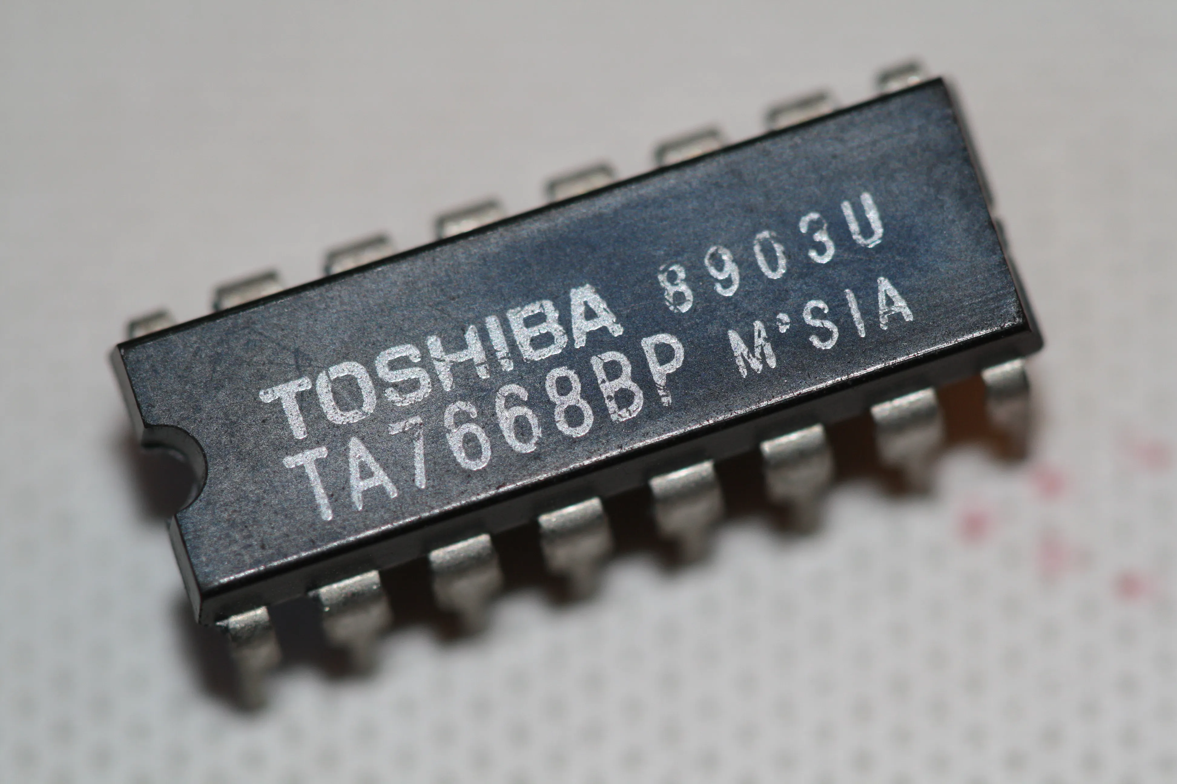 DUAL PRE-AMPLIFIER FOR TAPE RECORDER DIP-16