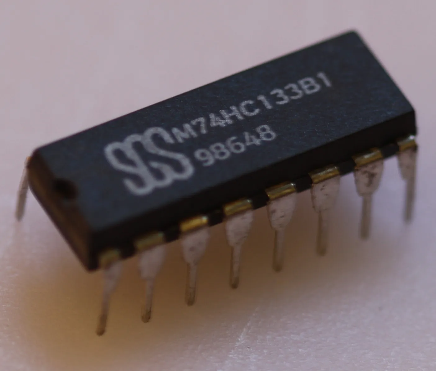 13-input NAND gate DIP-16