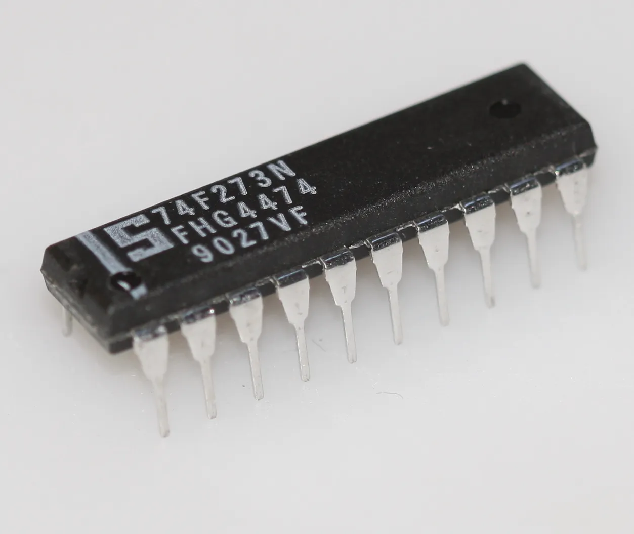 8-bit register with reset DIP-20