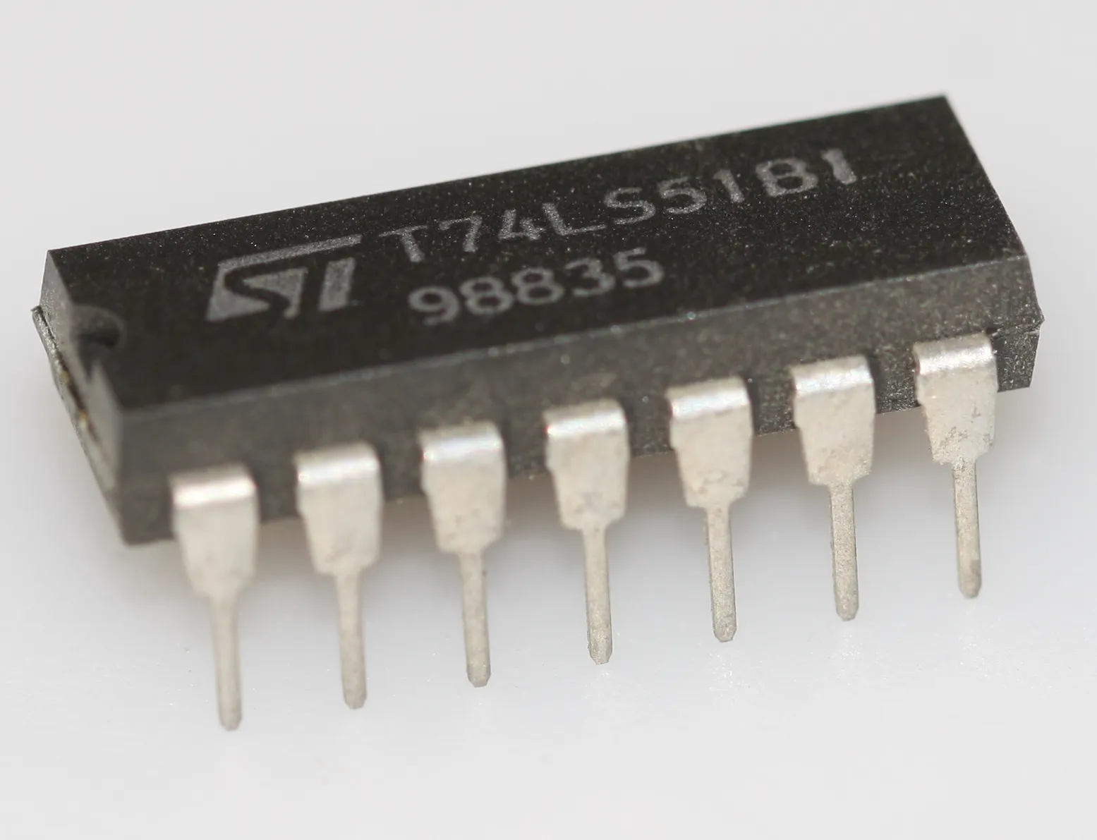 Dual 2-wide 2-input AND-OR-invert gate DIP-14