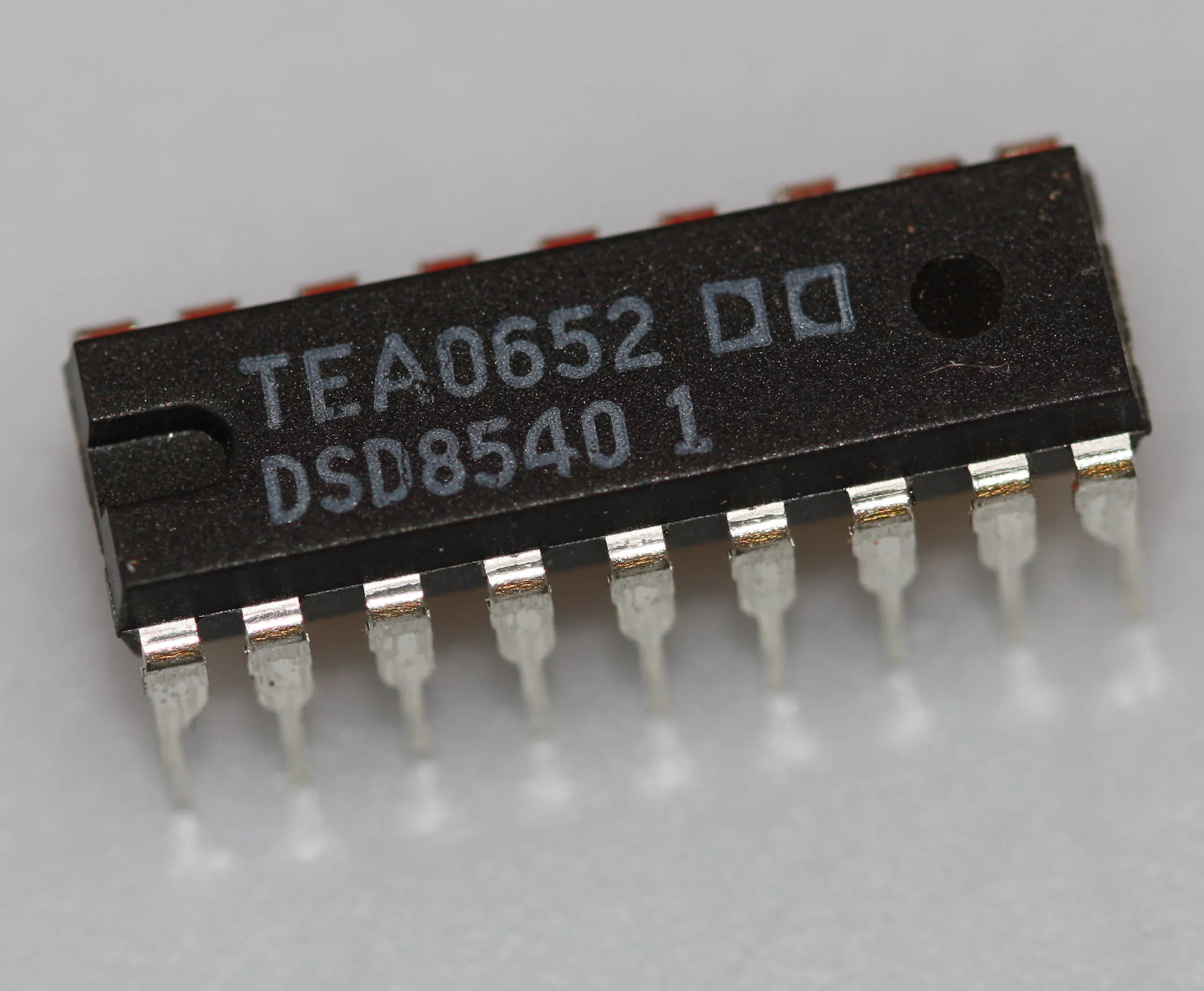 MONOLITHISCHE STEREO IC DIP-18