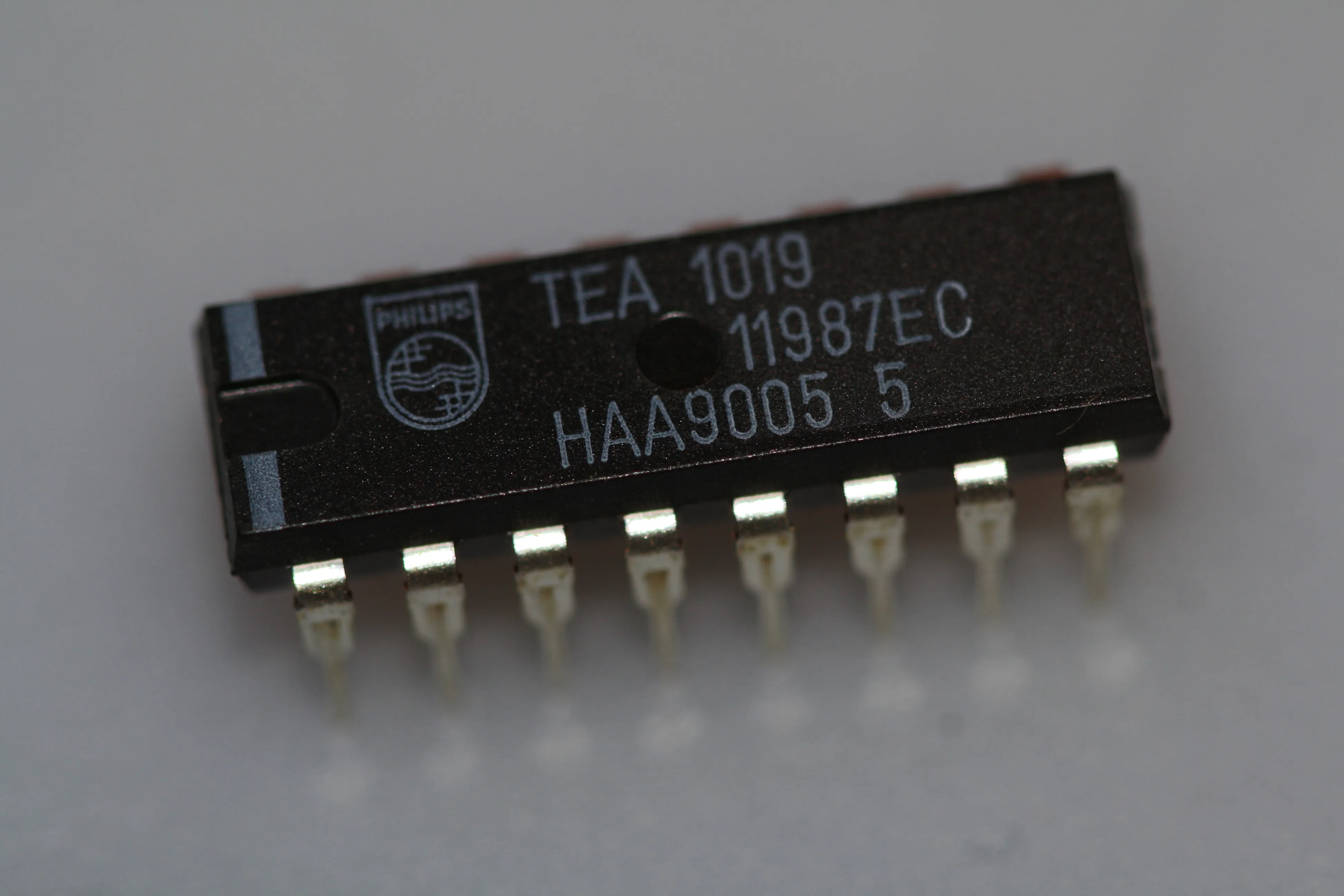 Philips Semiconductors IC DIP-16