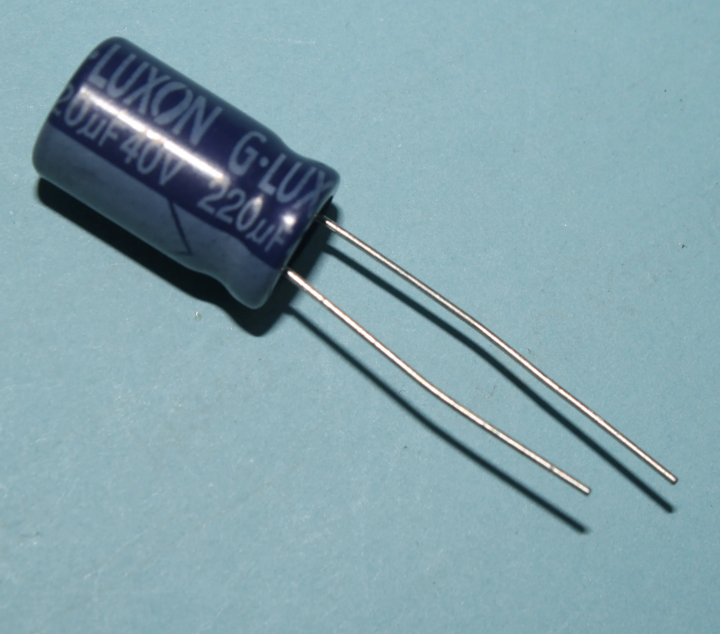 El-Capacitor 220µF/40V-P5-10X17