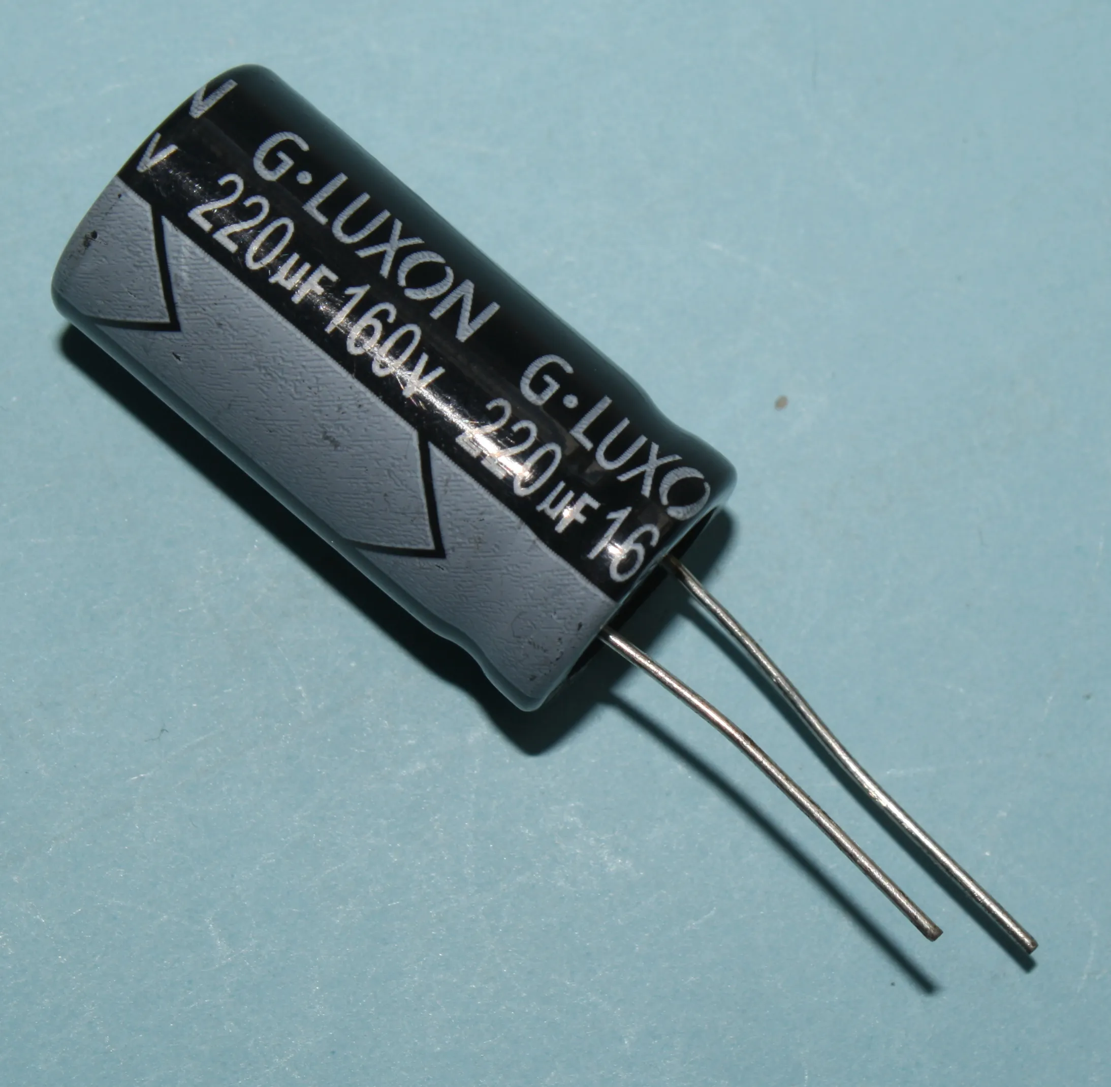 El-Capacitor 220µF/160V-P7,5-16X30