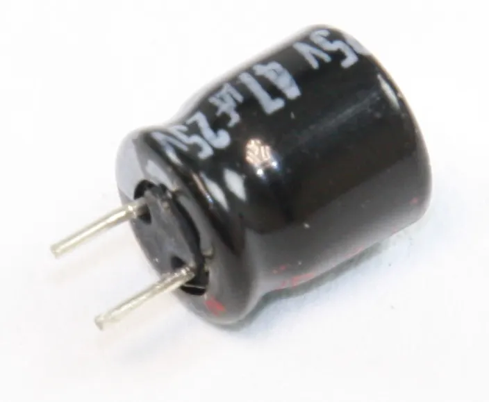 El-Capacitor 47µF/25V-P2,5-6X7