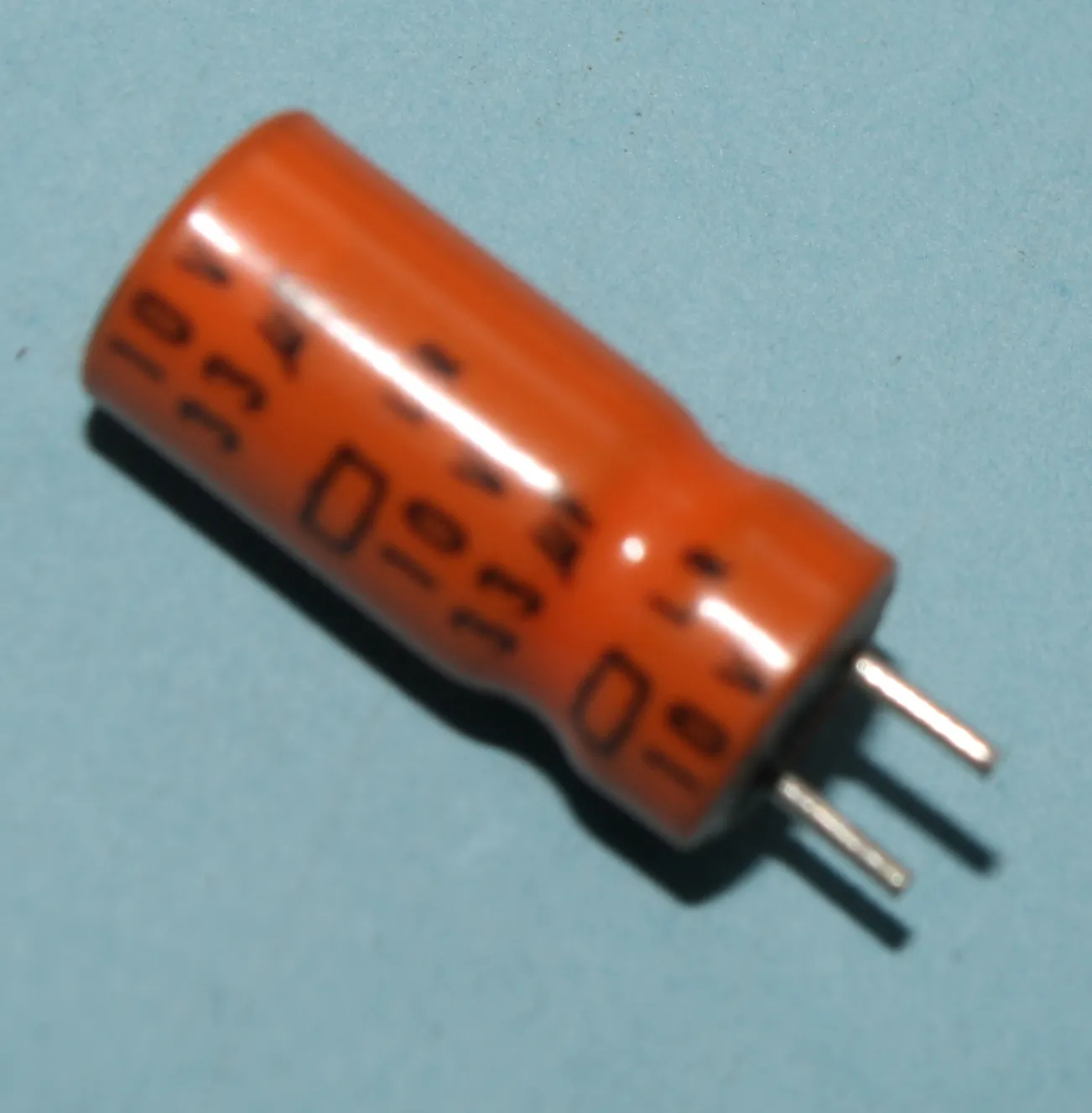 El-Capacitor 33µF/10V-P2,5-6,3X14