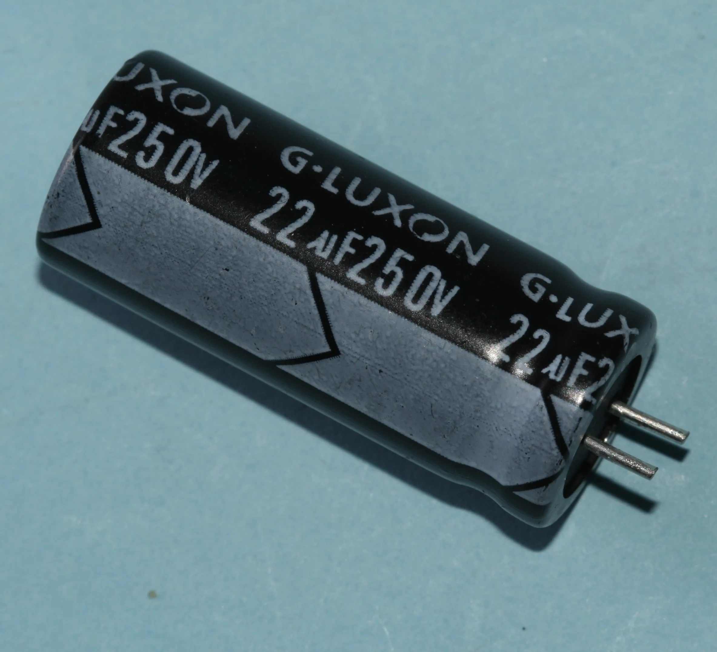 El-Capacitor 22µF/250V-P5-13x32