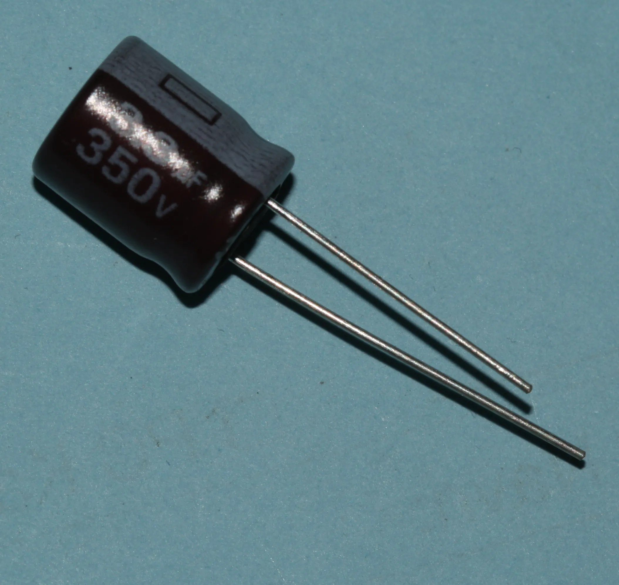 El-Capacitor 3,3µF/350V-P5-10x12,5