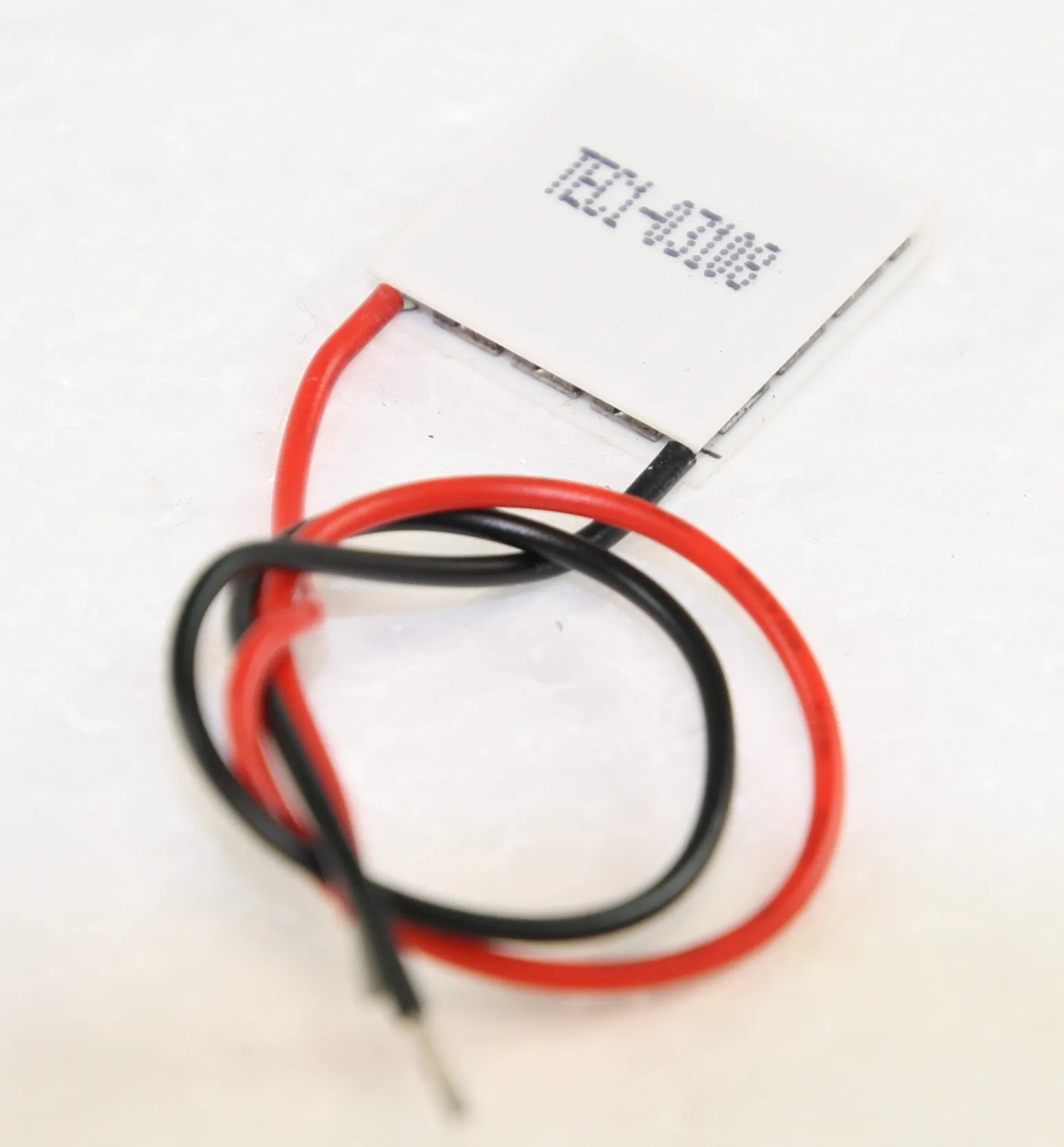 Peltier element, 20x20mm. 3,75VDC 8,5A (17,6W)