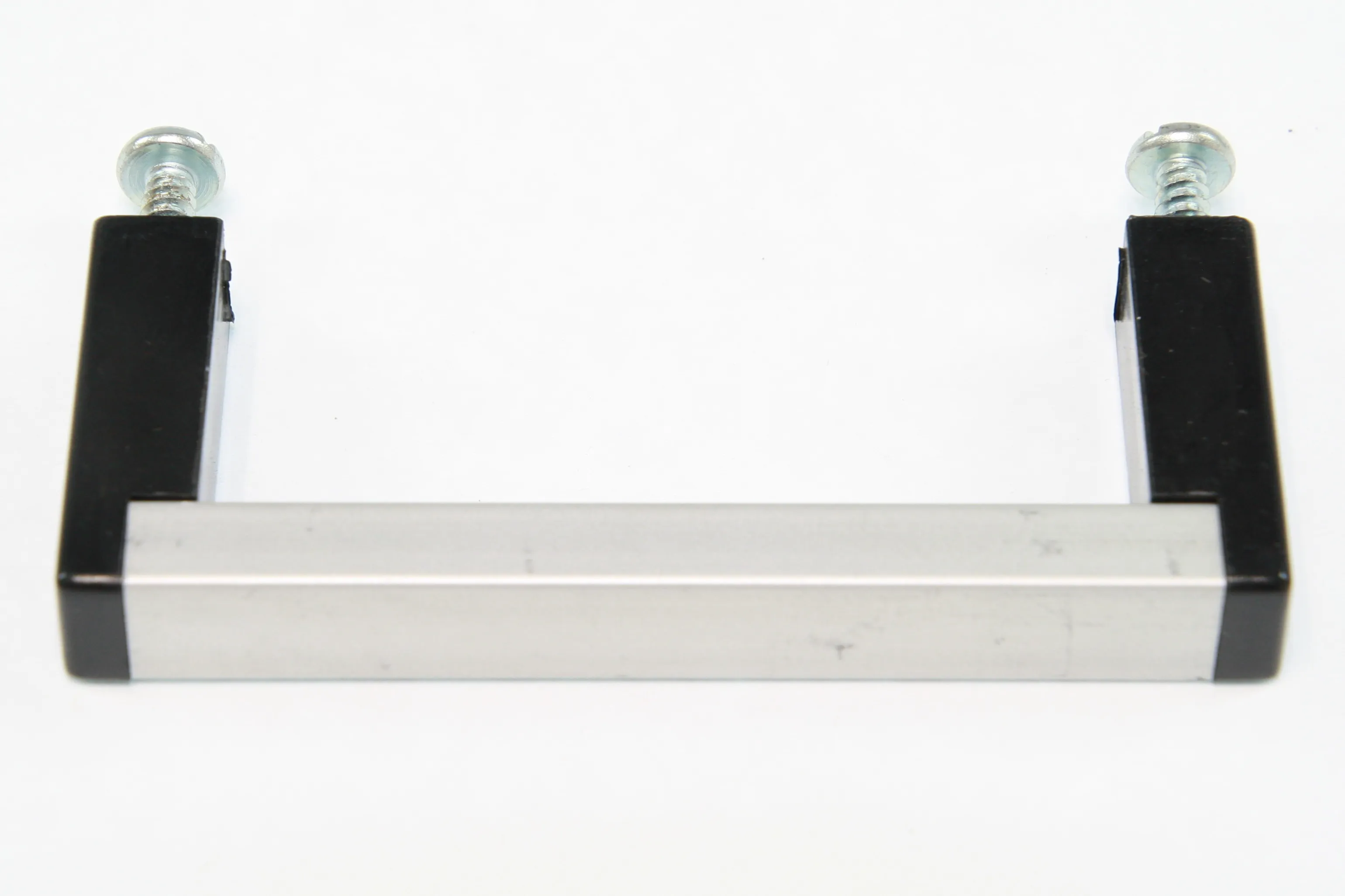 [143919] Håndtag, plast/aluminium 100mm.