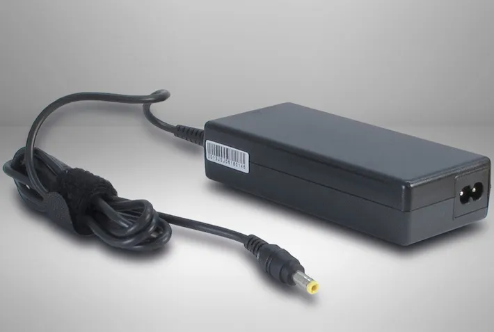 [141286] Ekstern, 90 W strømforsyning med C8-stik 12 V / 7,5 A