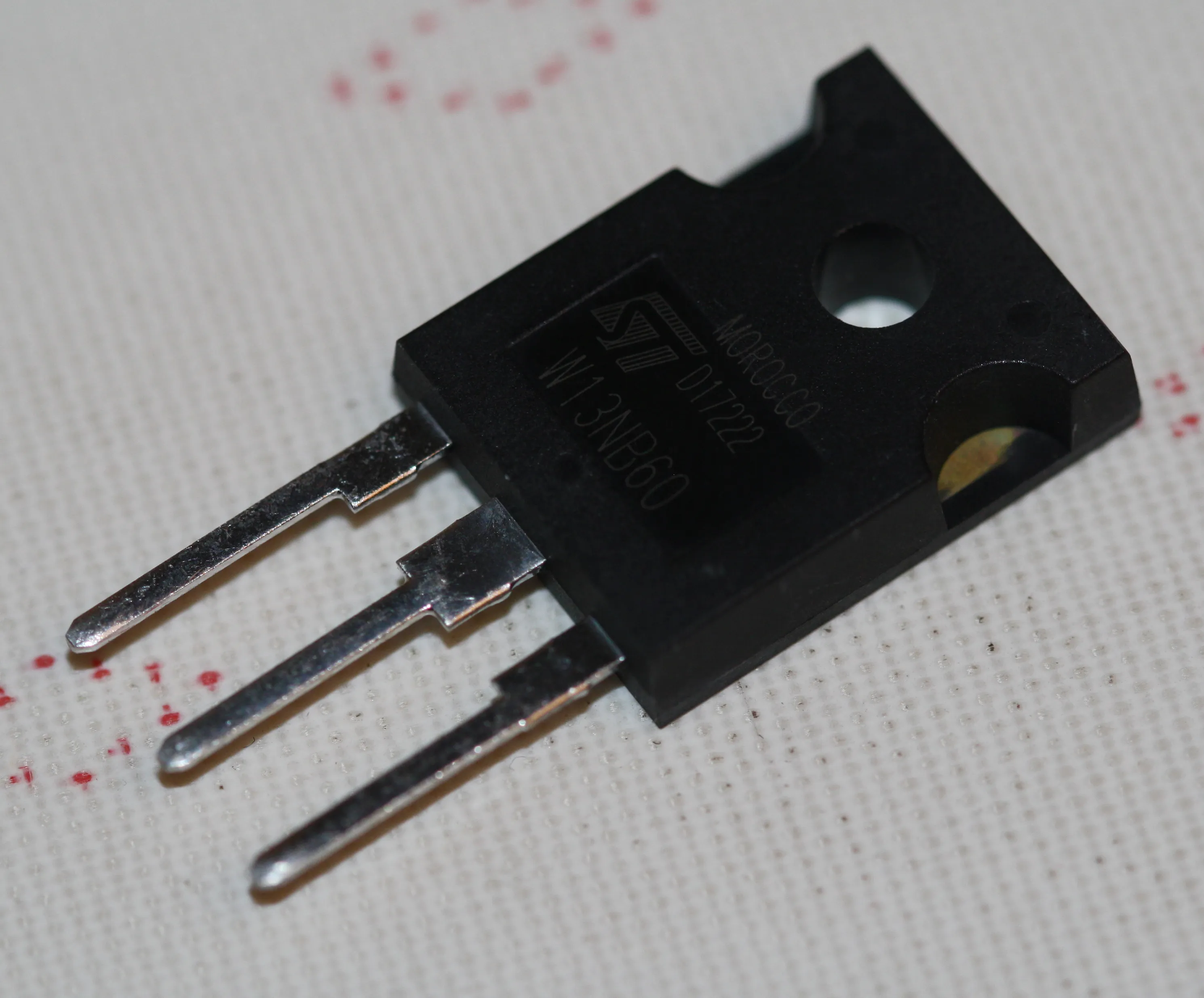 [135686] N-CHANNEL 600V - 0.48 OHM - 13A - TO-247
