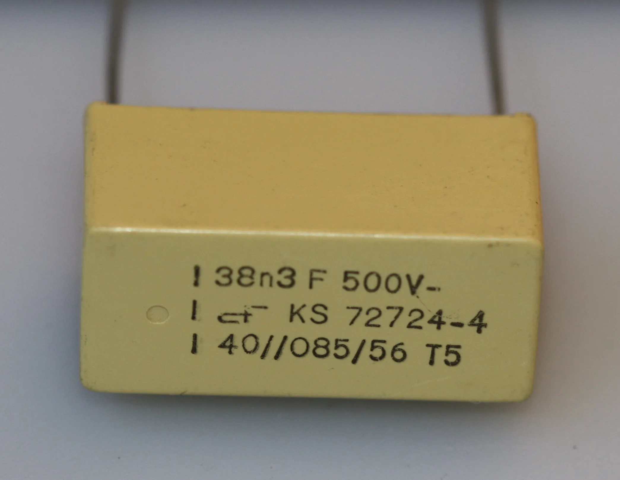 [136104] 42,2nF 500V radial styroflex kond. 2% RM10