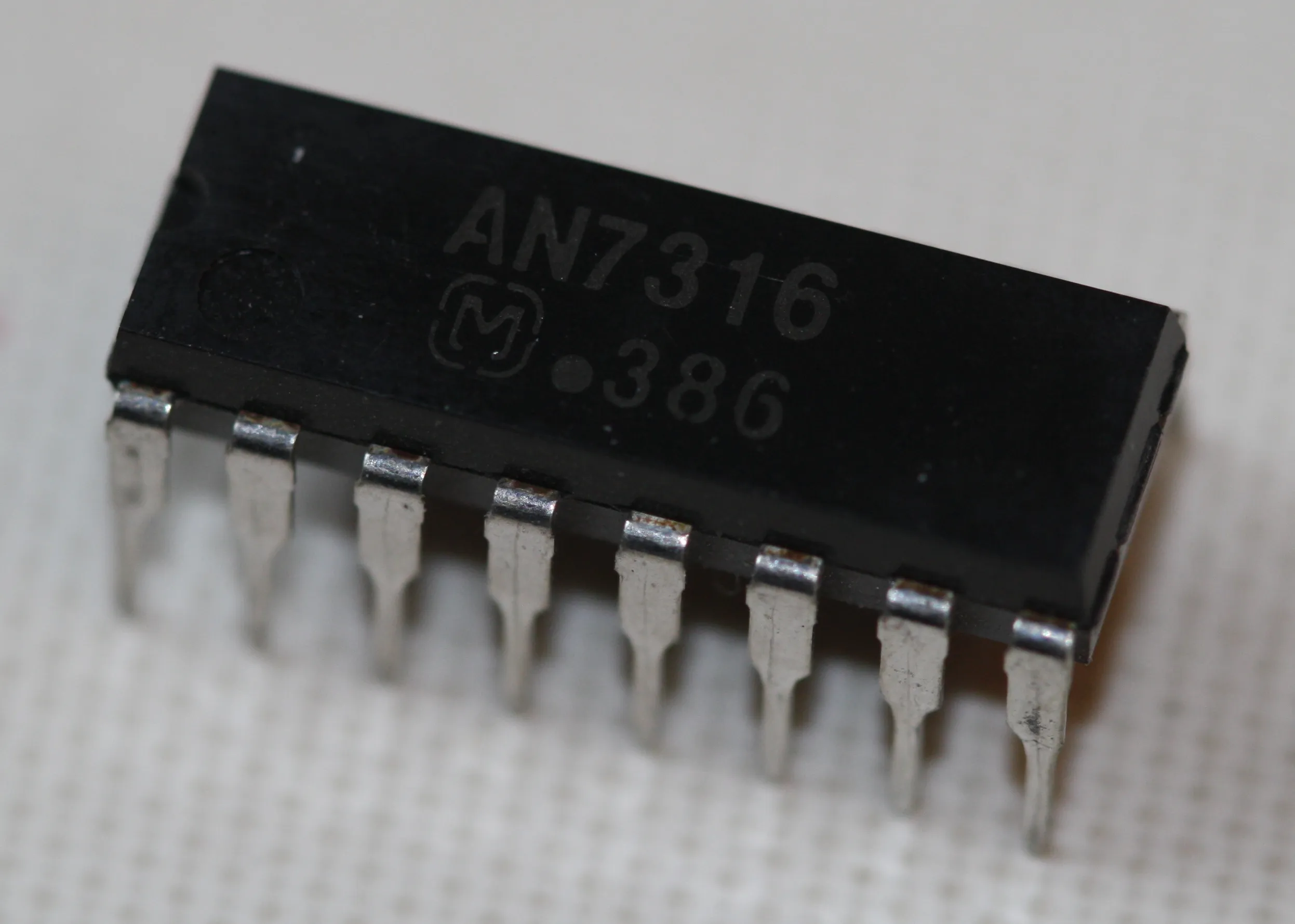 [136362] DUAL RECORDING AND PLAYBACK PRE-AMPLIFIER DIP-16