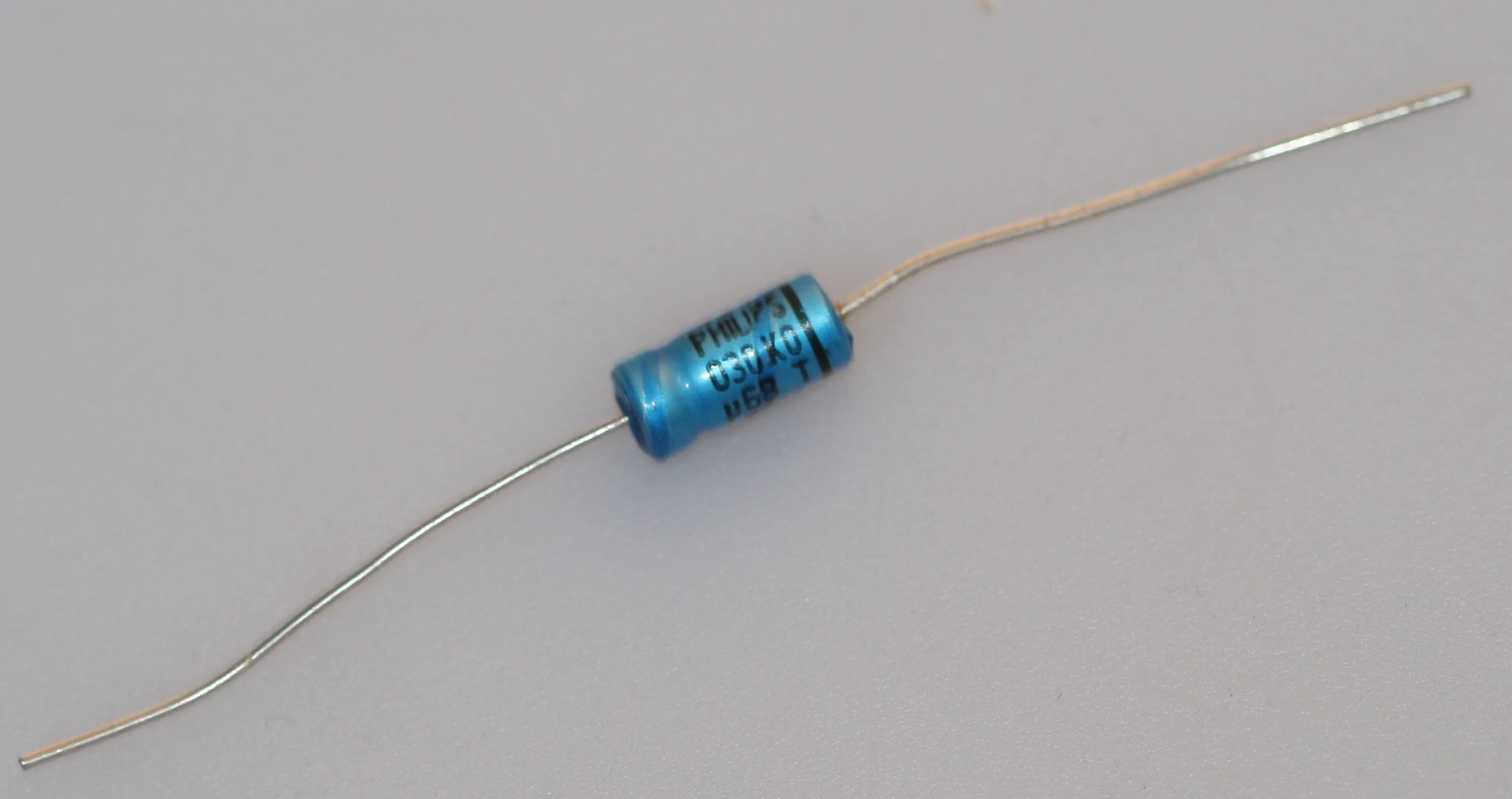 [134192] El-Capacitor 0,68µF/63V 4,5x10mm