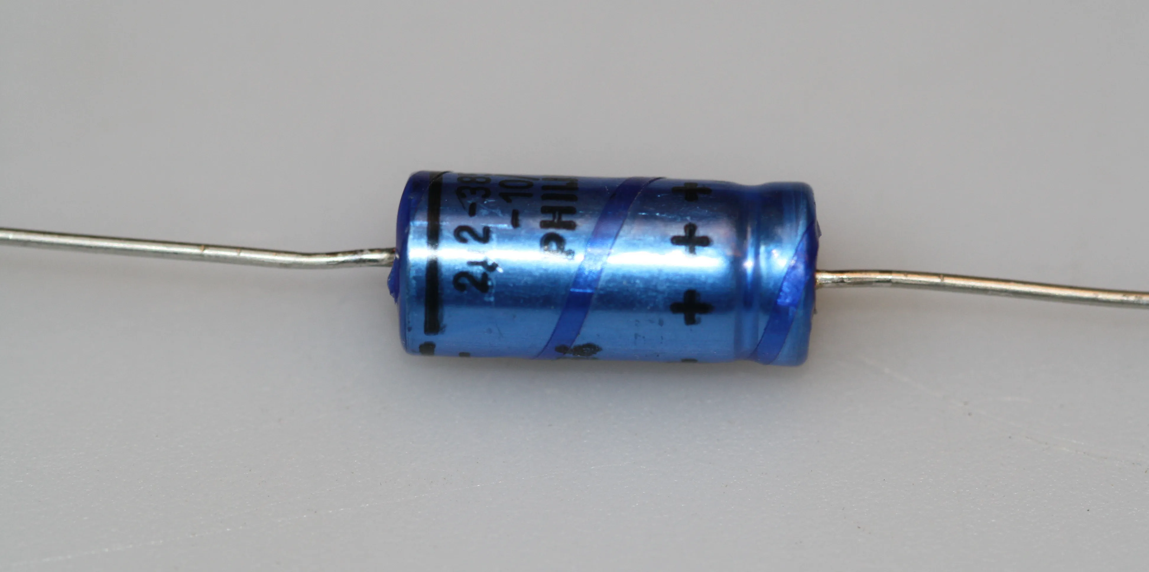 [134293] El-Capacitor 2,2µF/385V-8x18mm