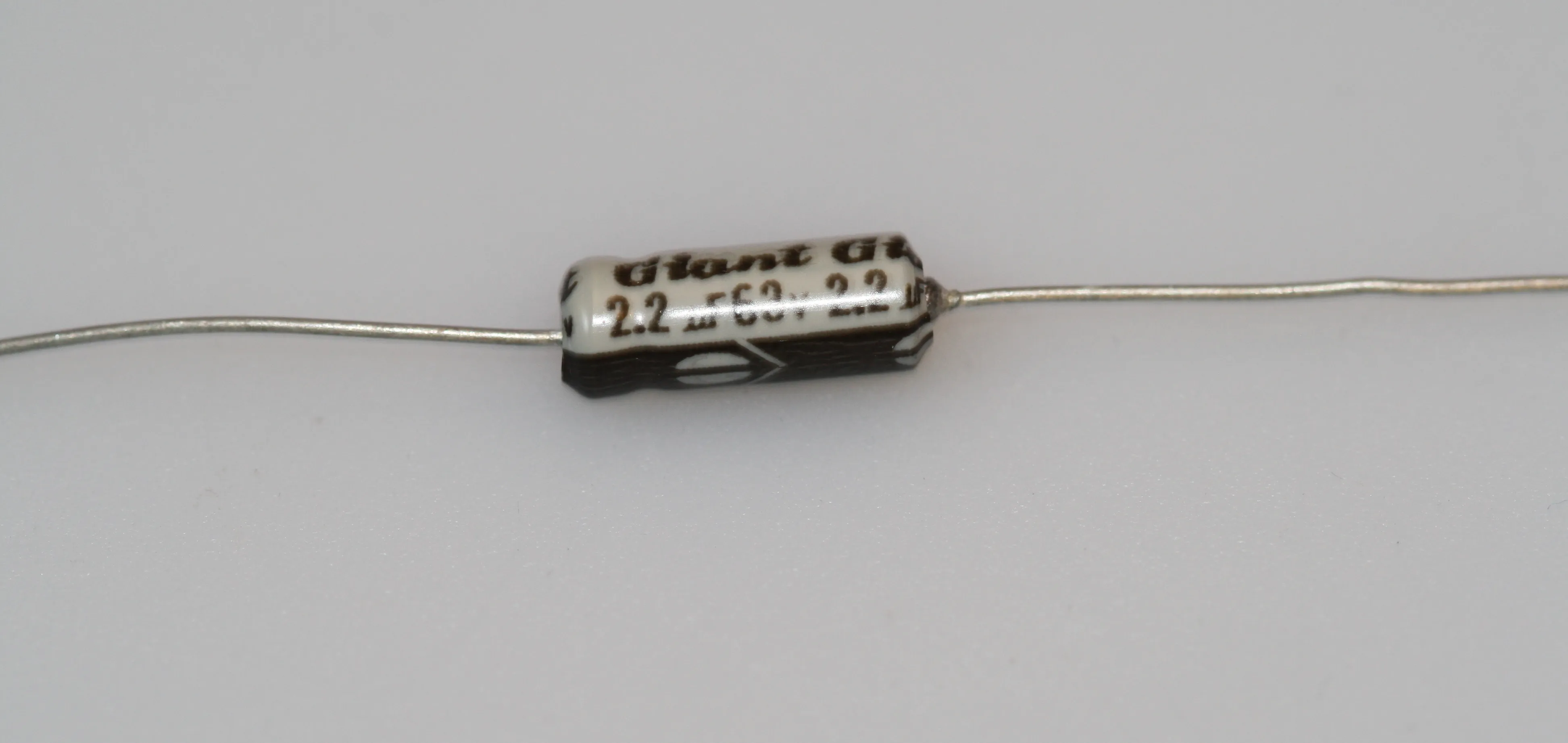 [134300] El-Capacitor 2,2µF/63V-5x13mm