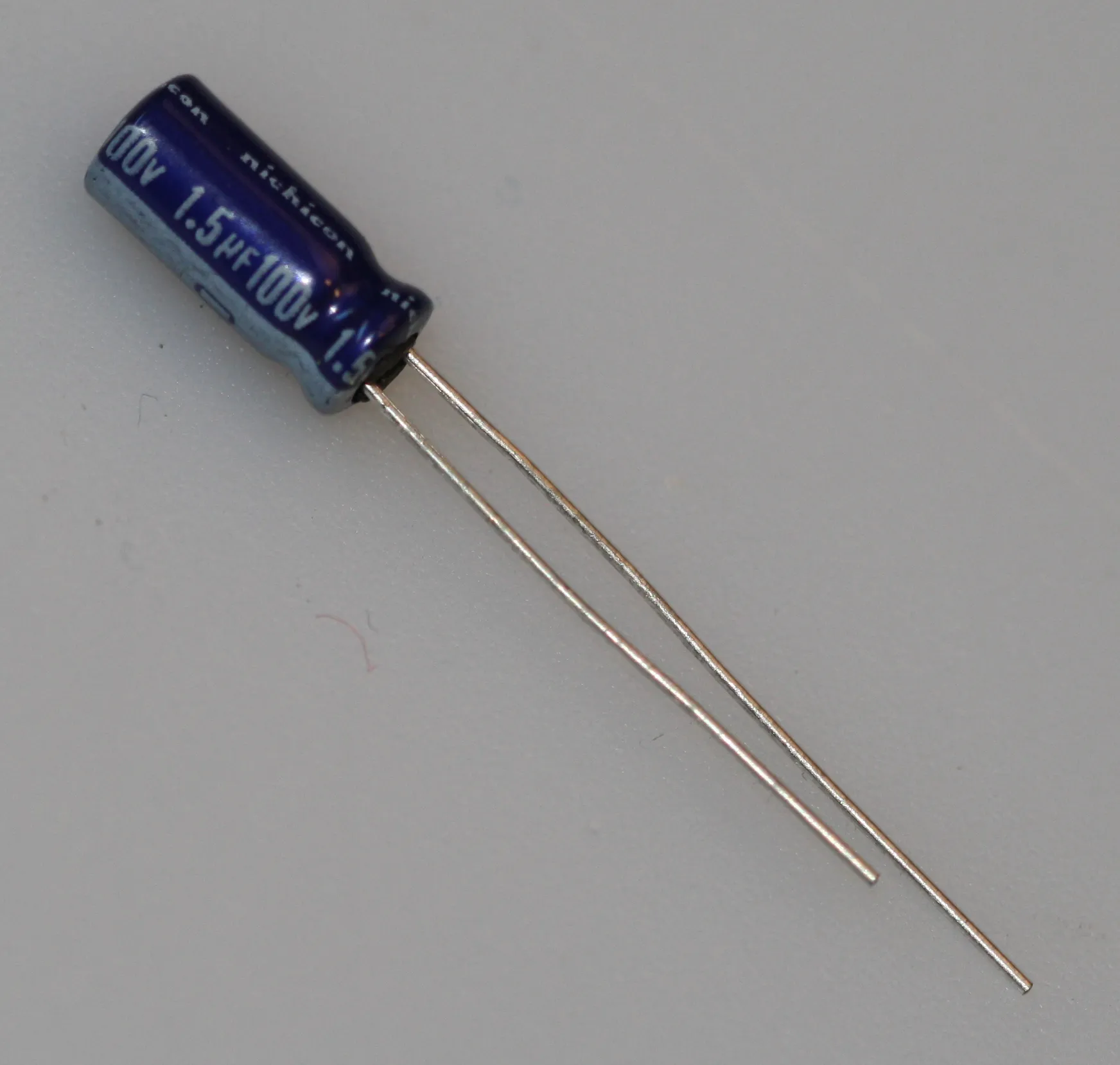 [134351] El-Capacitor 1,5µF/100V-P2-5x11mm