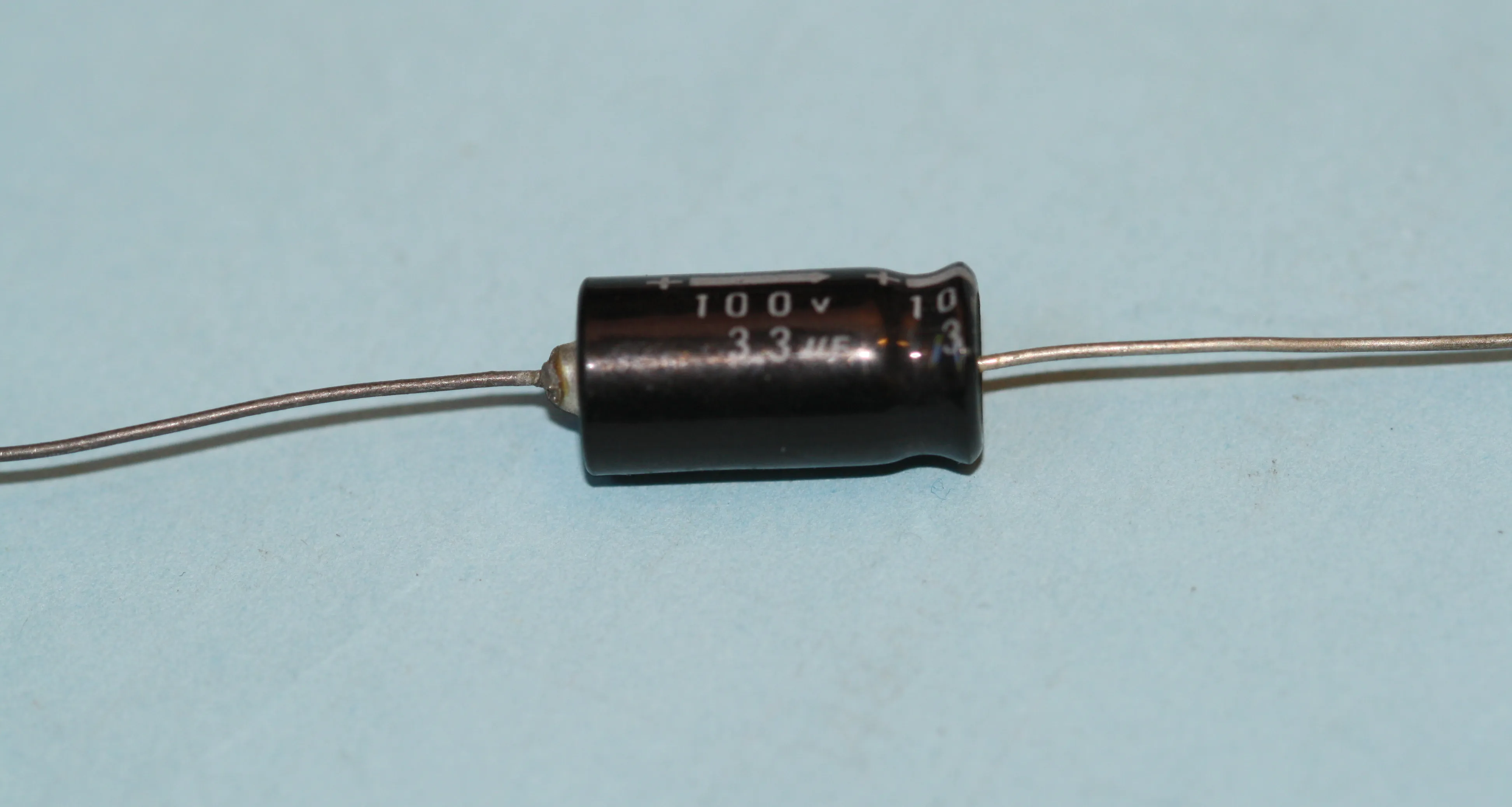 [134358] El-Capacitor 3,3µF/100V-8x16mm