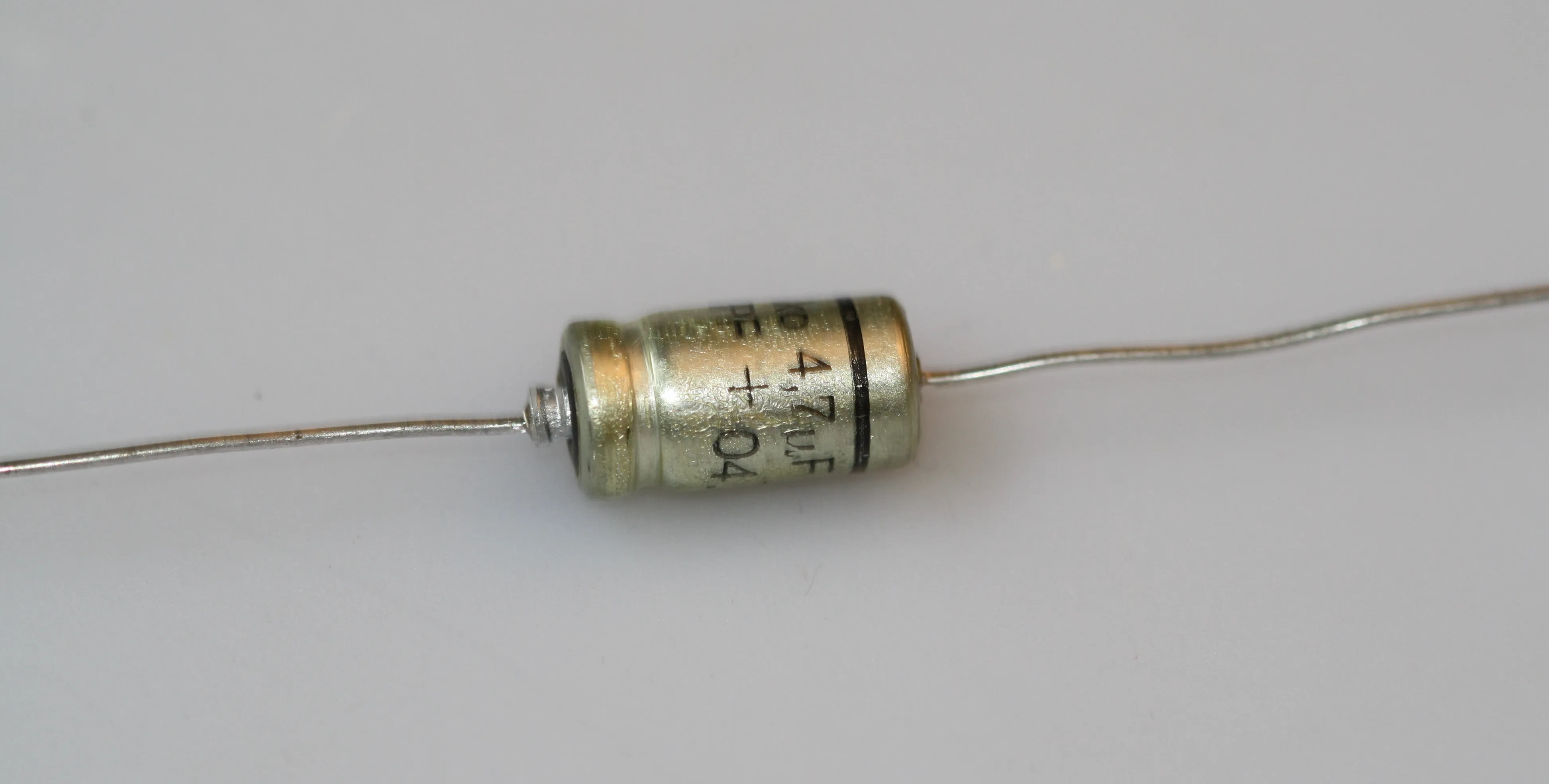 [134382] El-Capacitor 4,7µF/160V-8,5x17mm