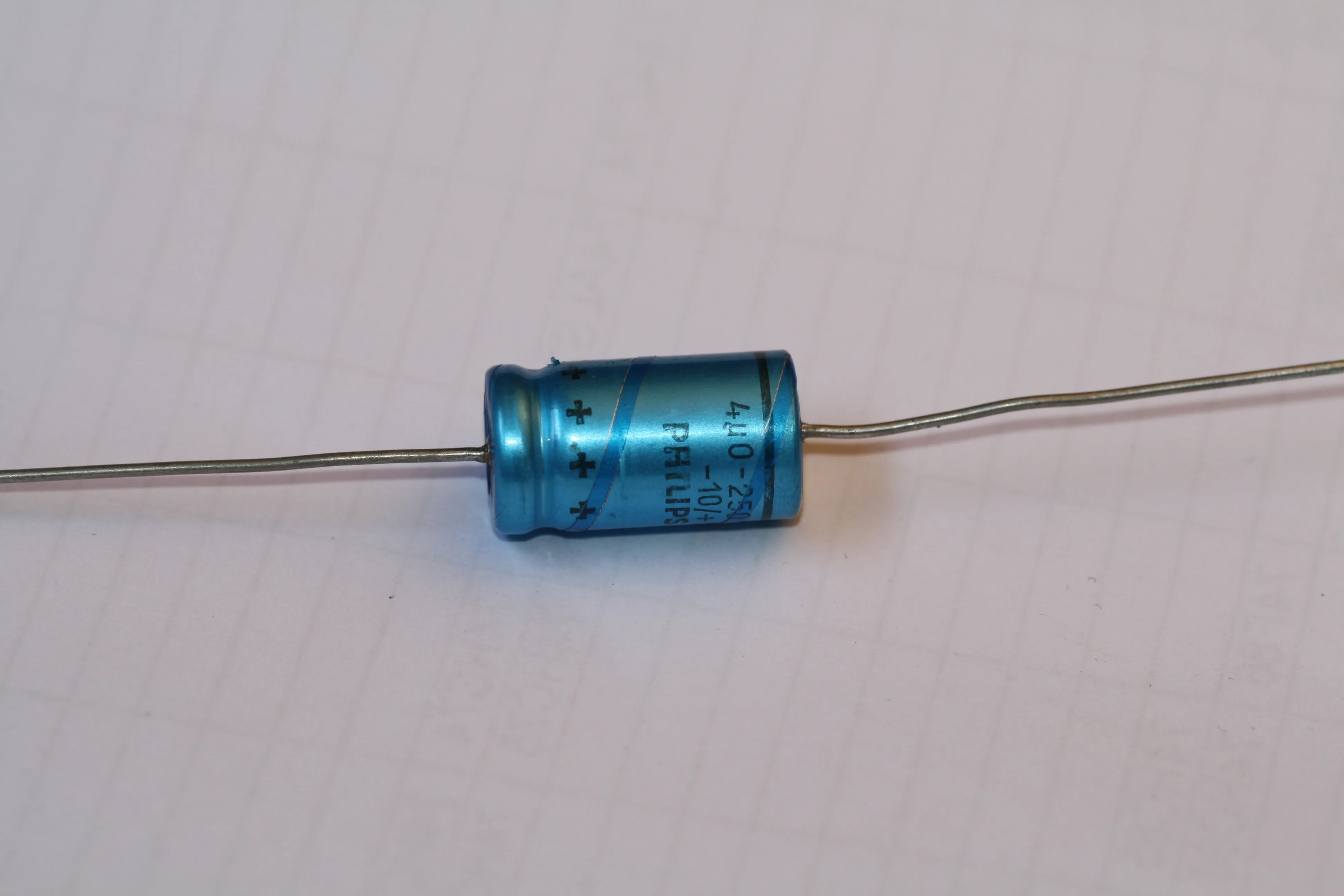 [134402] El-Capacitor 4µF/250V-10x18mm