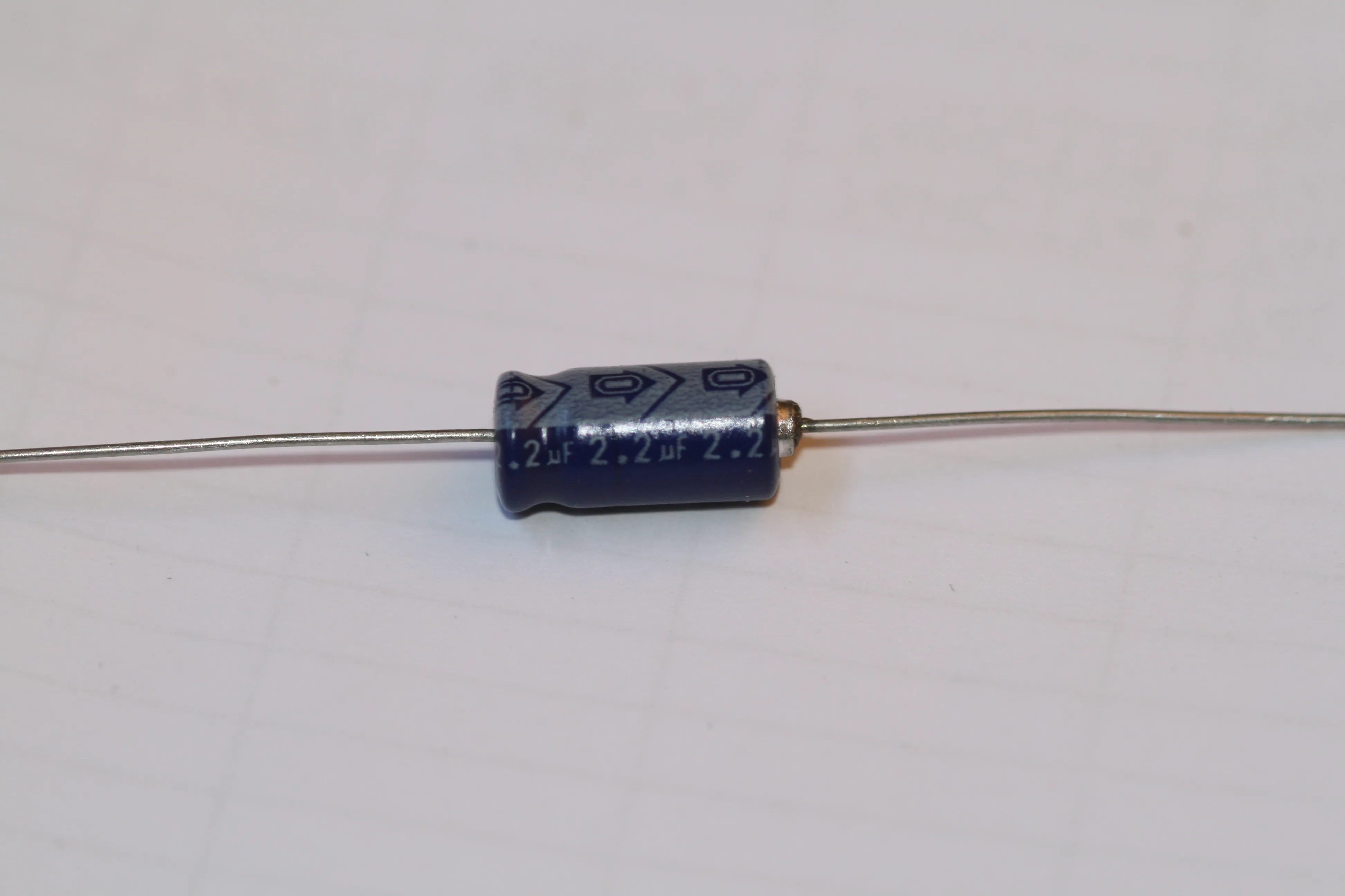 [134499] El-Capacitor 2,2µF/100V-6x12mm