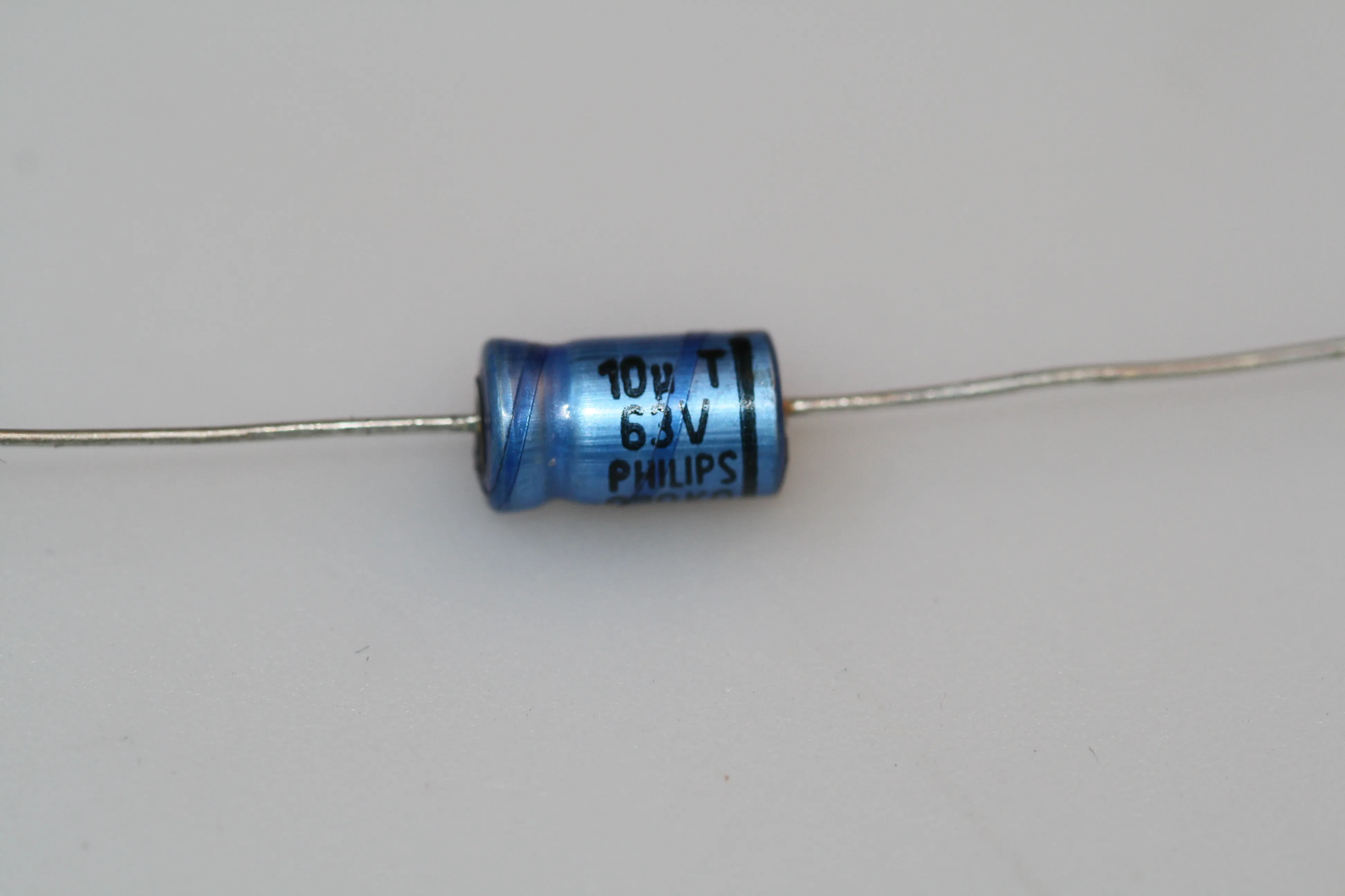[134518] El-Capacitor 10µF/63V-6x10mm