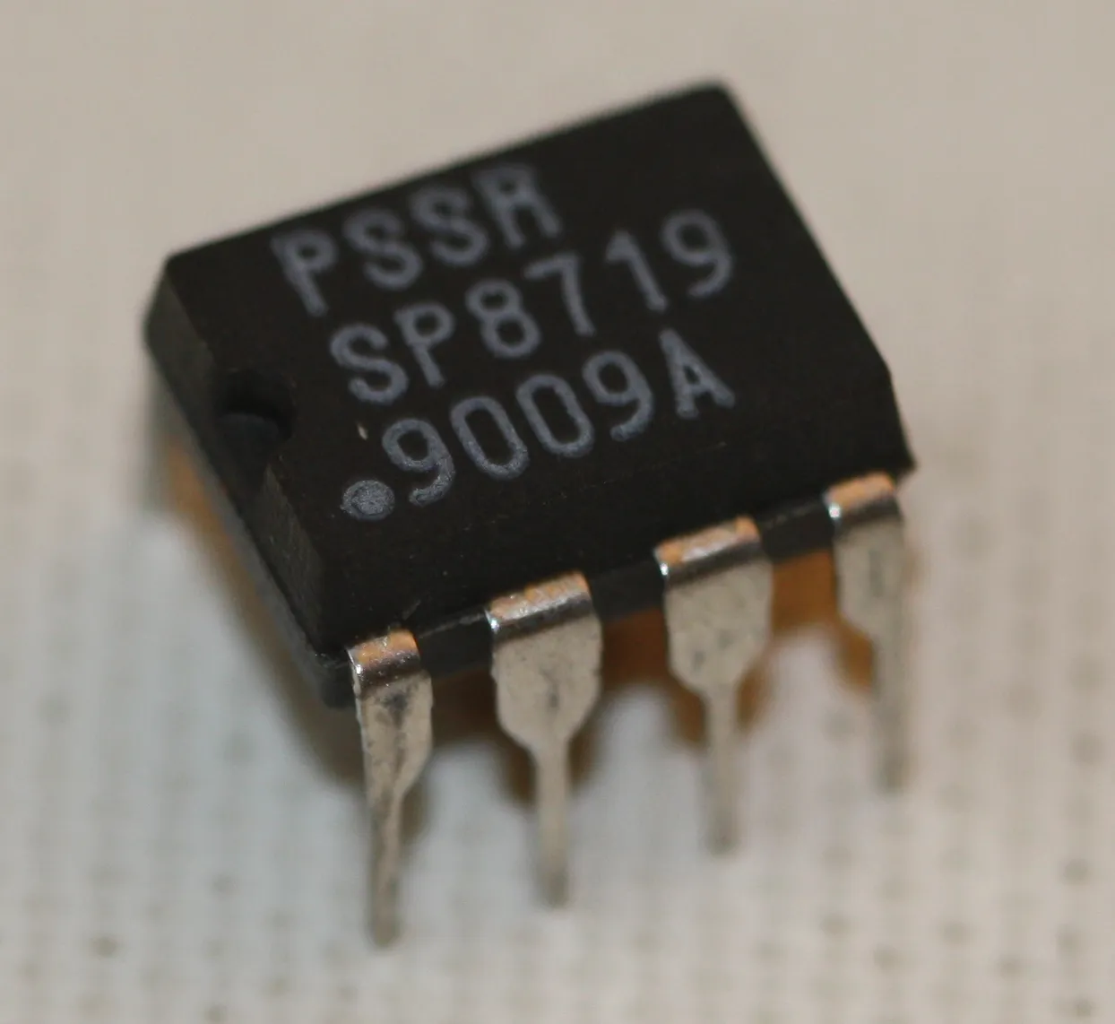[134655] 520MHz Low Current Two-Modulus Dividers DIP-8