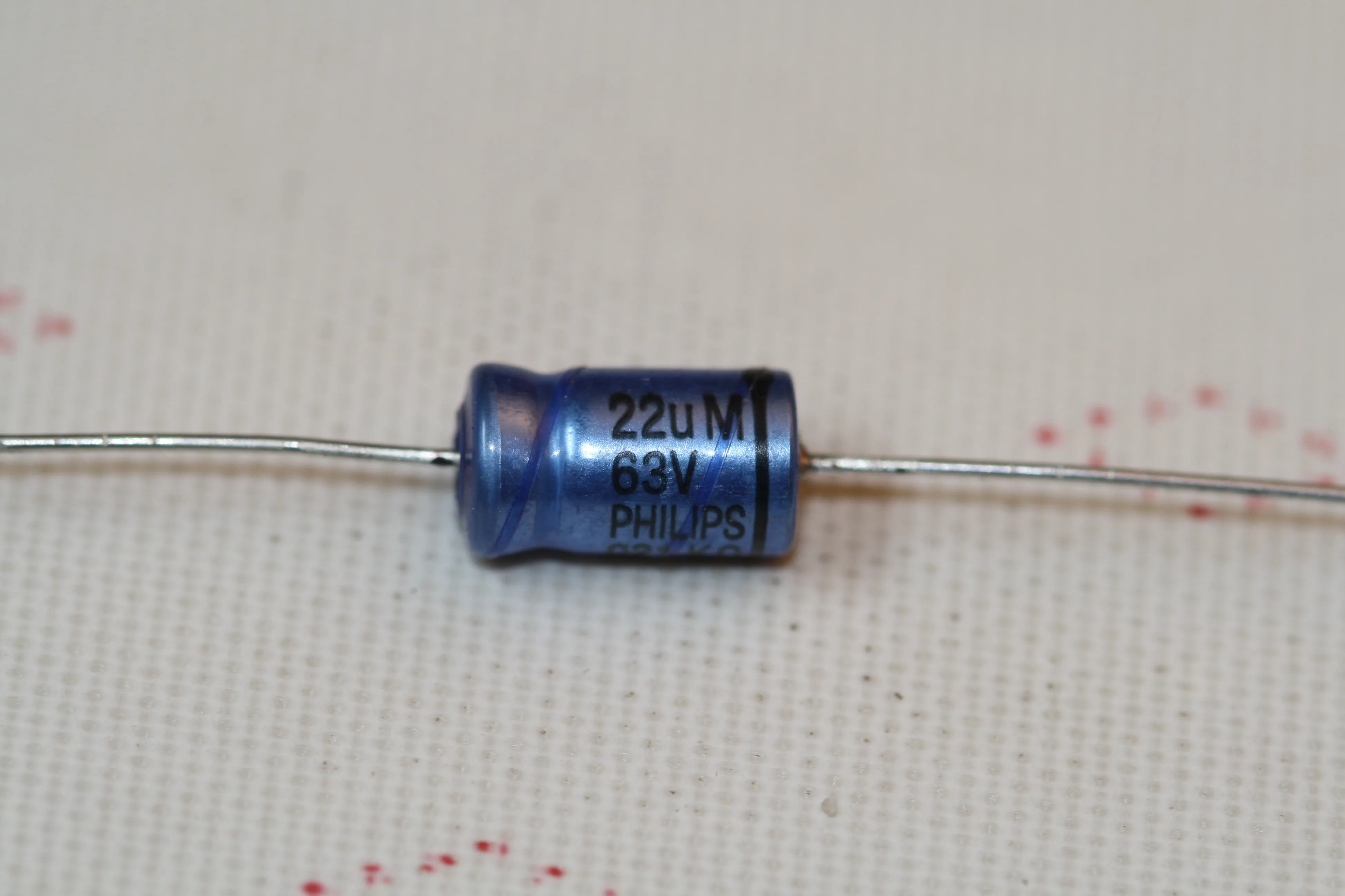 [134672] El-Capacitor 22µF/63V-6x10,5mm