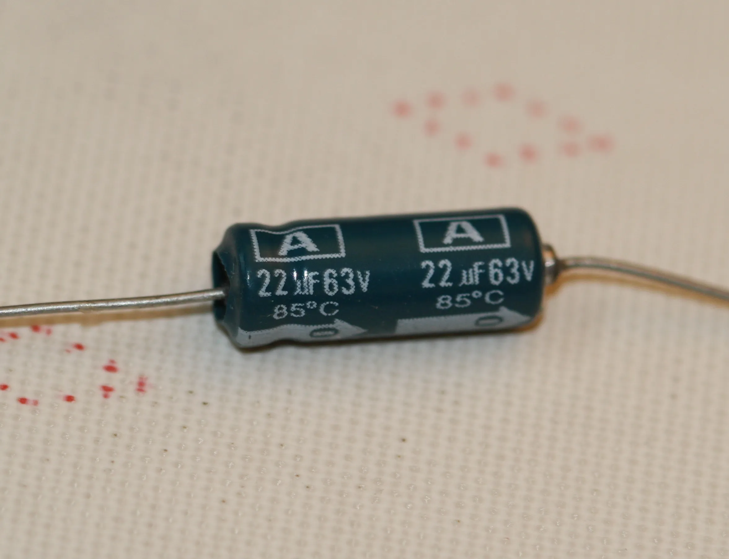 [134701] El-Capacitor 22µF/63V-6x16mm
